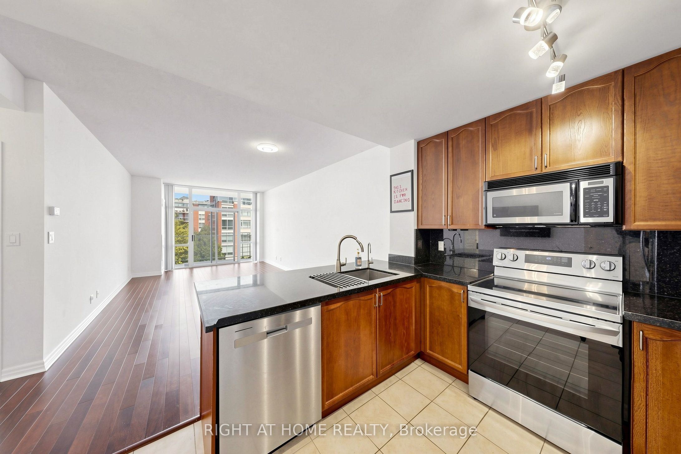 70 Port Street E 408 Property Photo 6