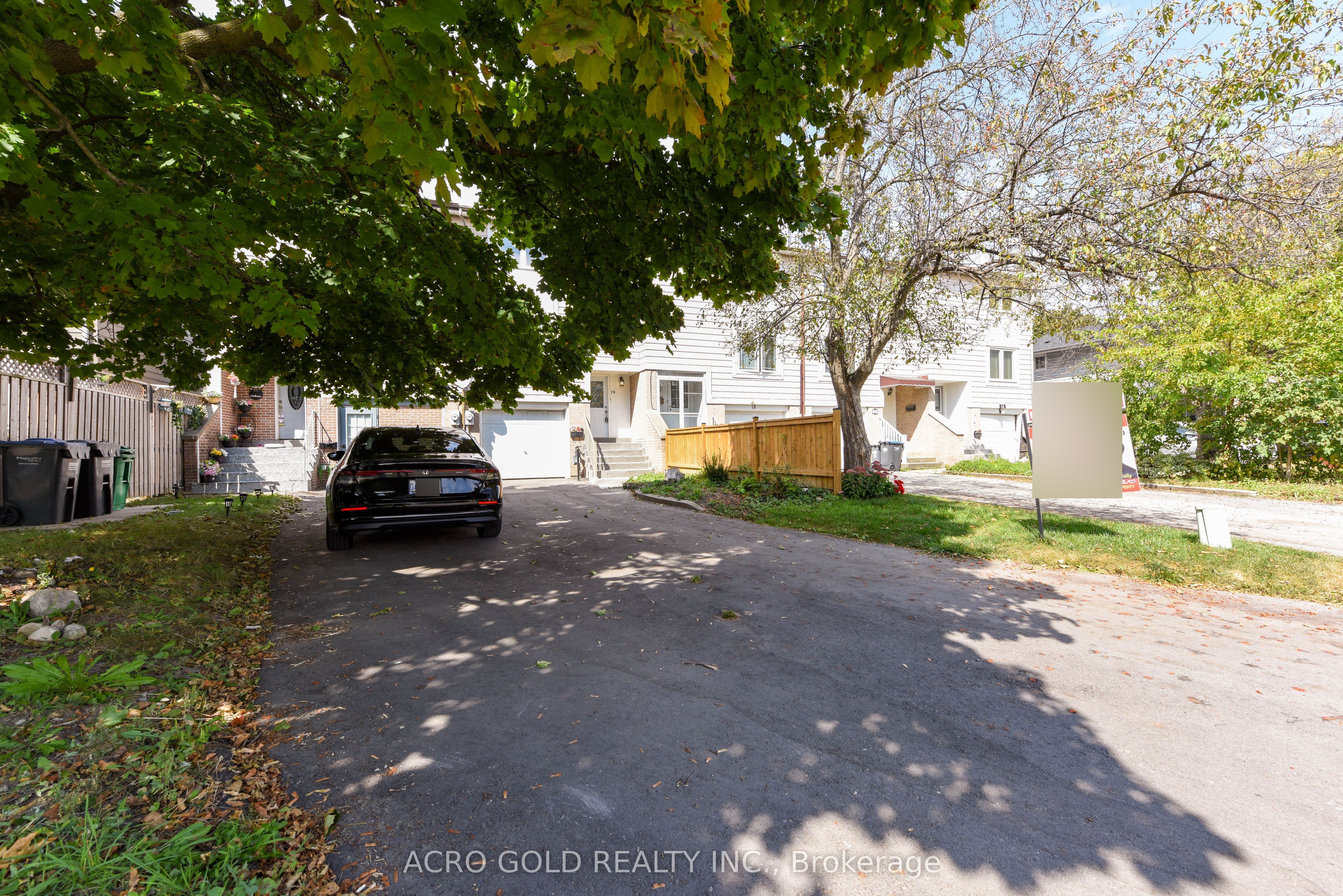 19 Hoskins Square Property Photo 2