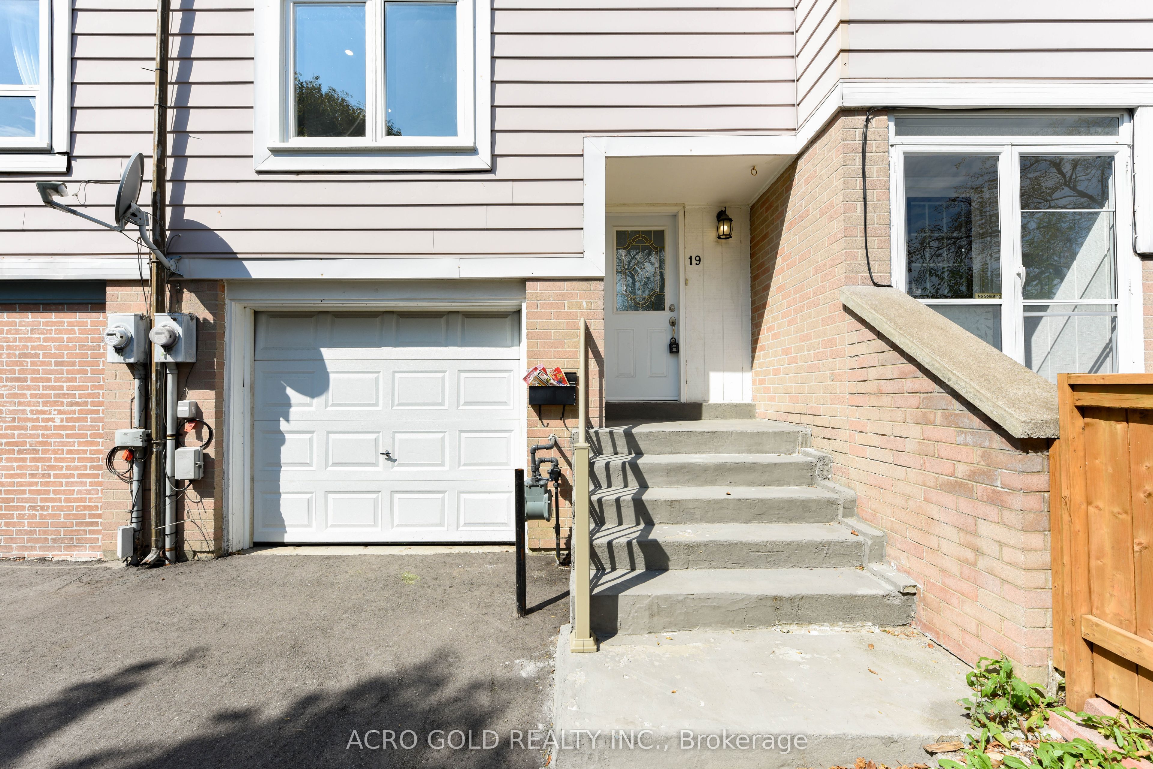 19 Hoskins Square Property Photo 3
