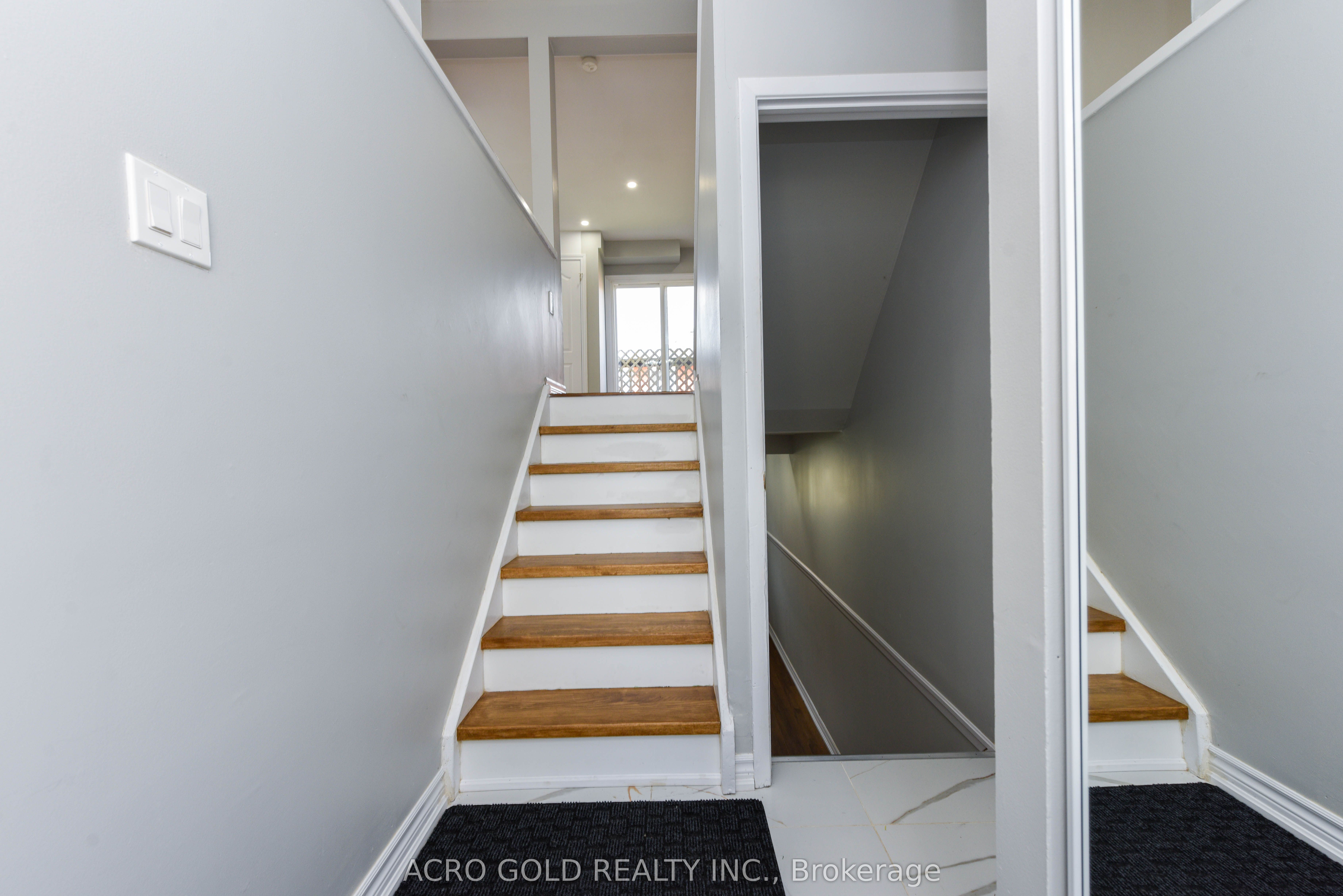 19 Hoskins Square Property Photo 4