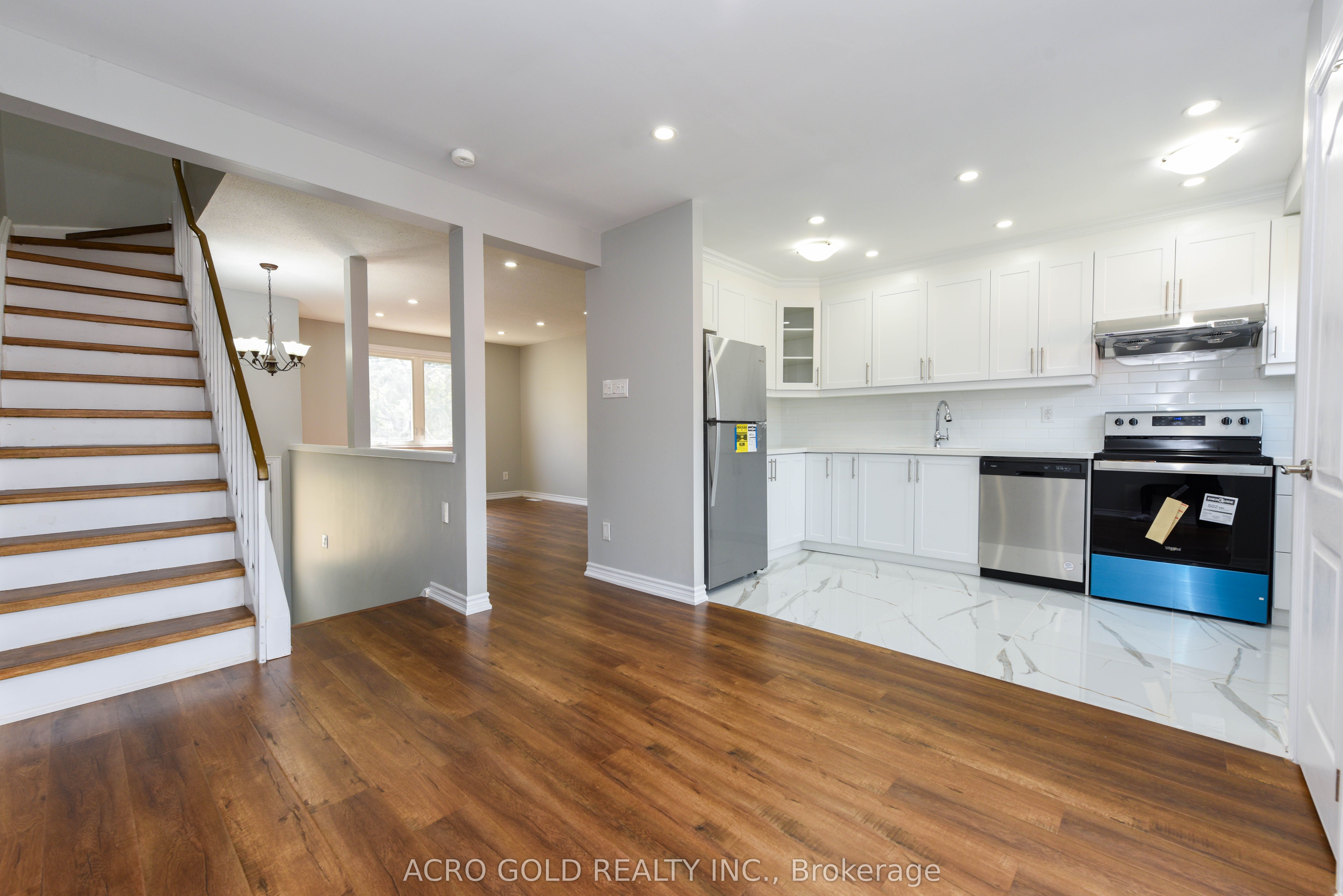 19 Hoskins Square Property Photo 5