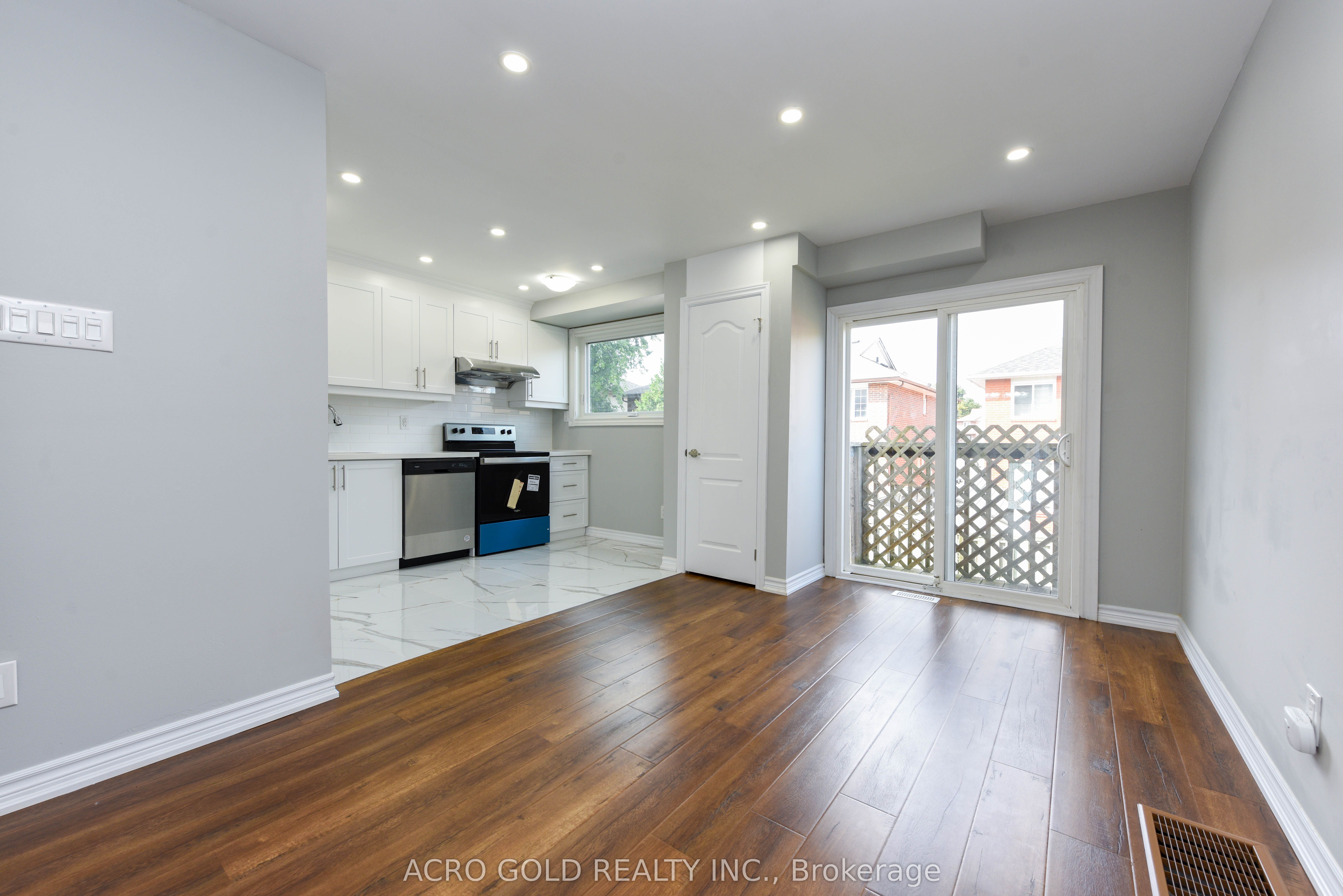 19 Hoskins Square Property Photo 6