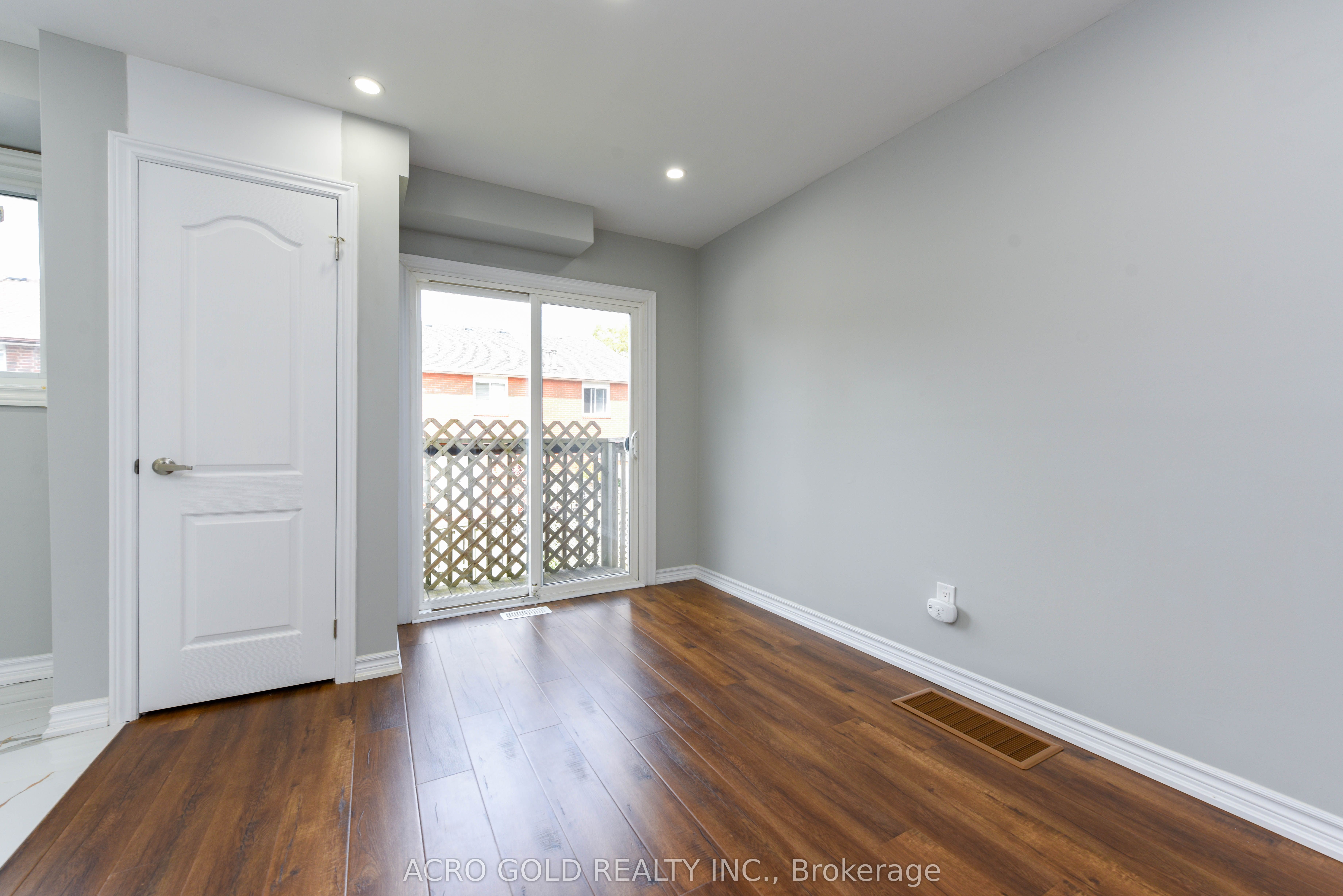 19 Hoskins Square Property Photo 9