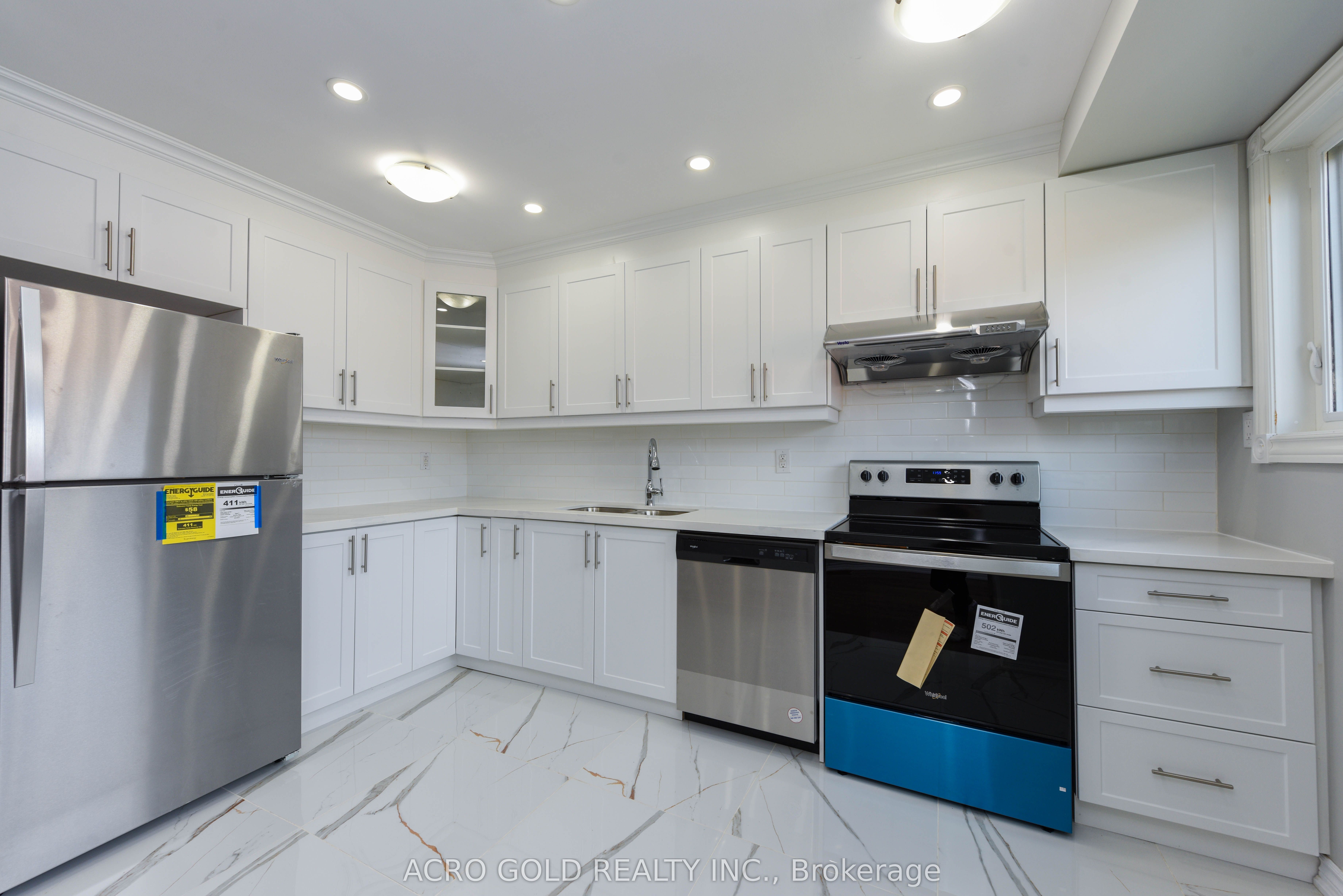 19 Hoskins Square Property Photo 11