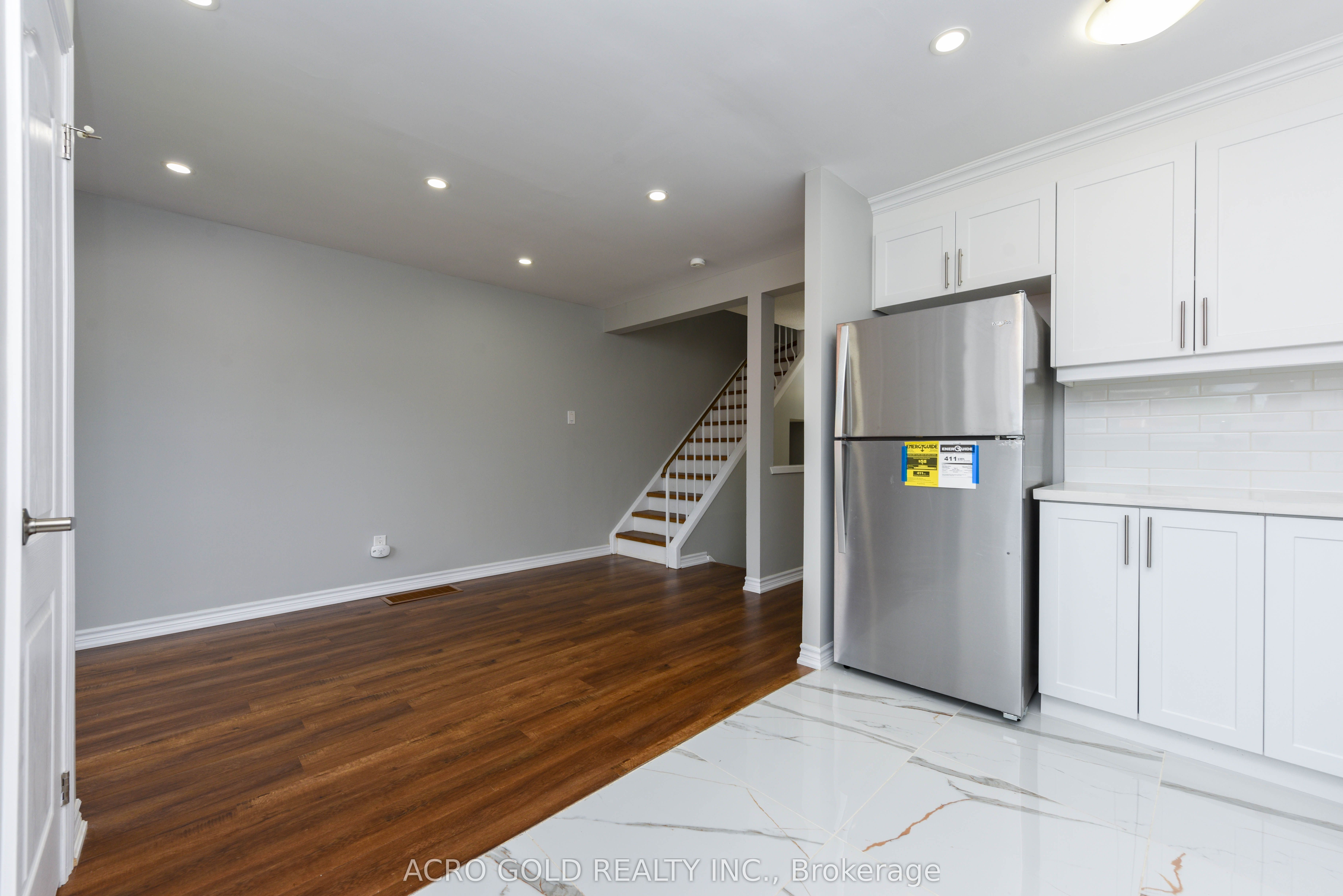 19 Hoskins Square Property Photo 13