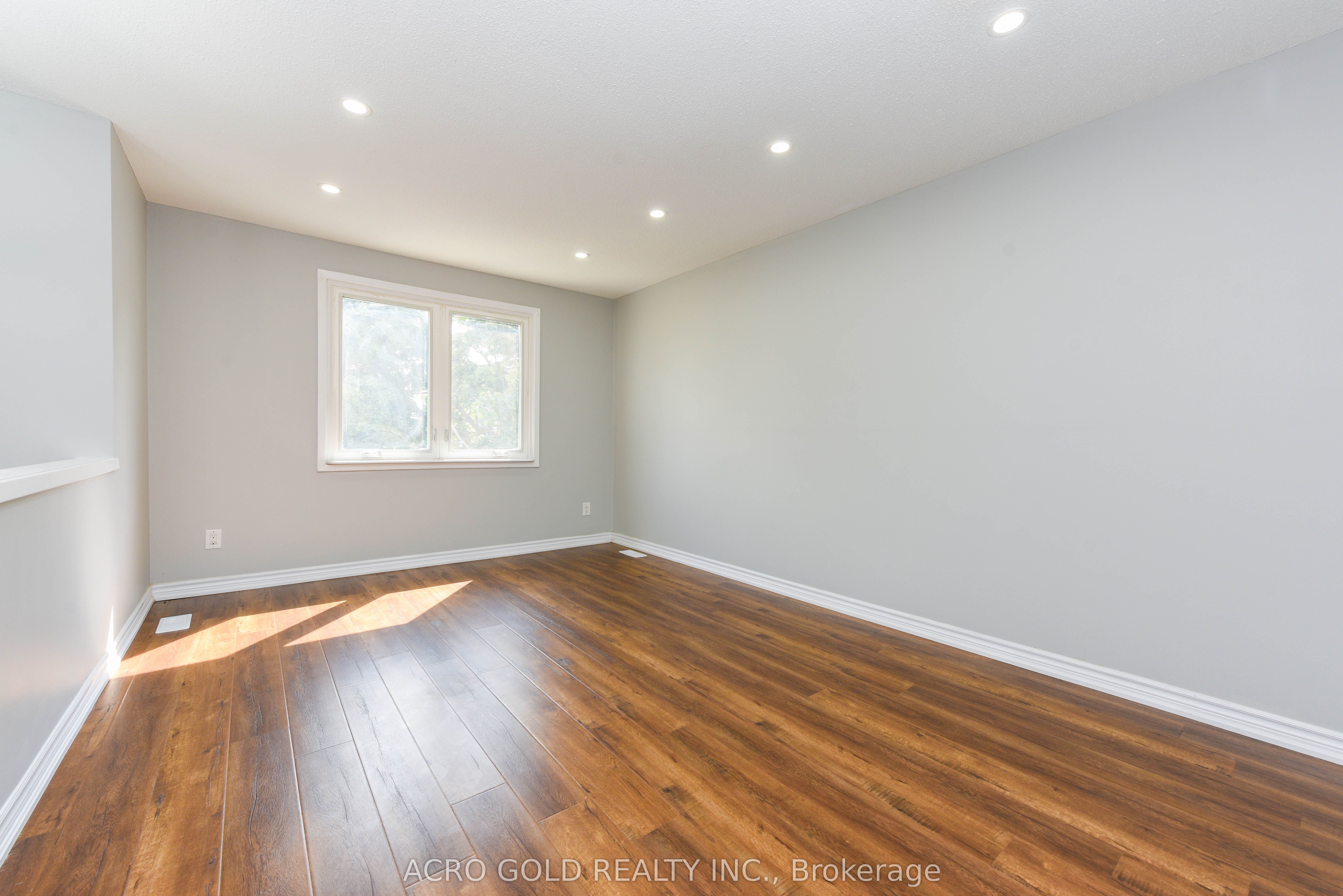 19 Hoskins Square Property Photo 15