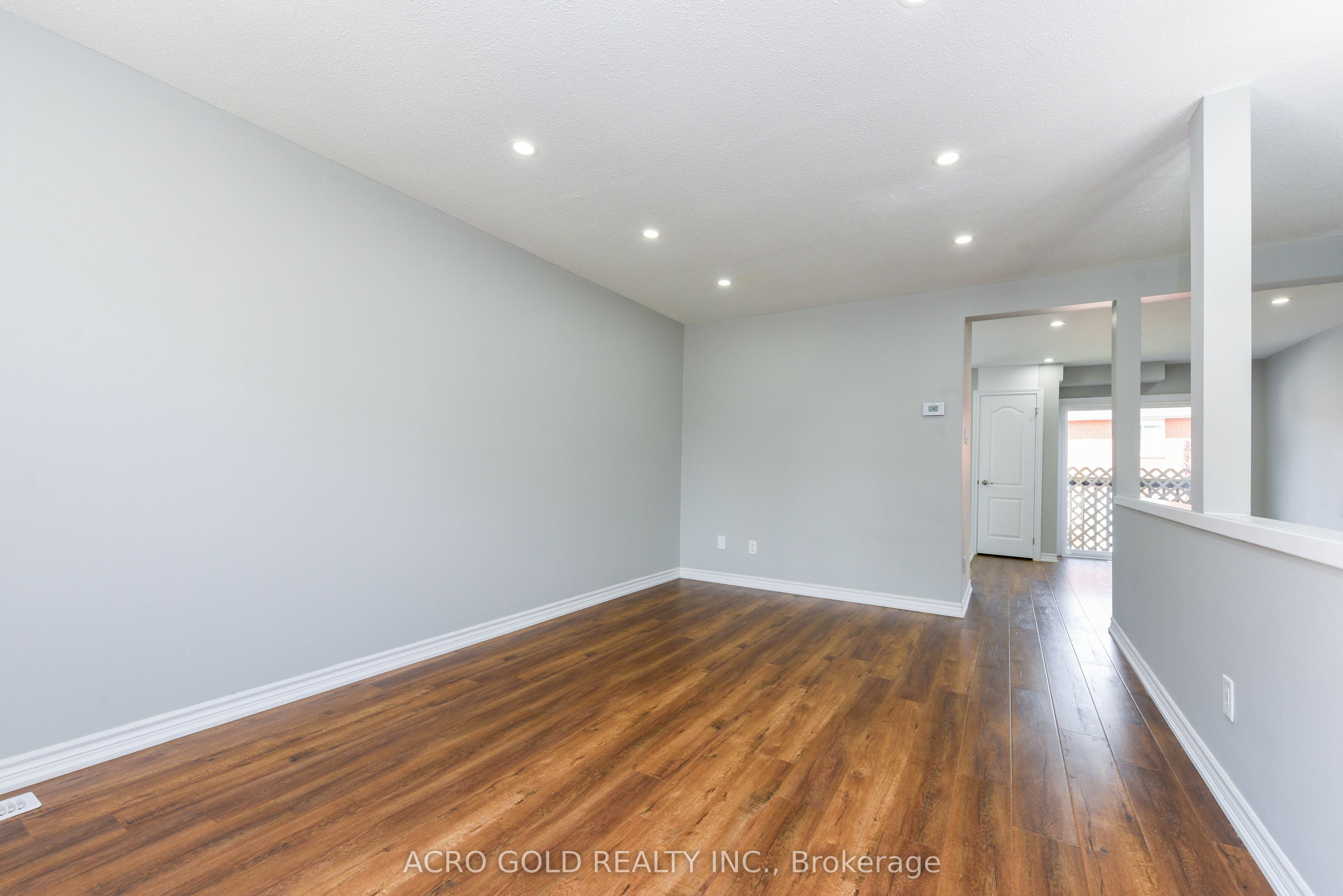 19 Hoskins Square Property Photo 18