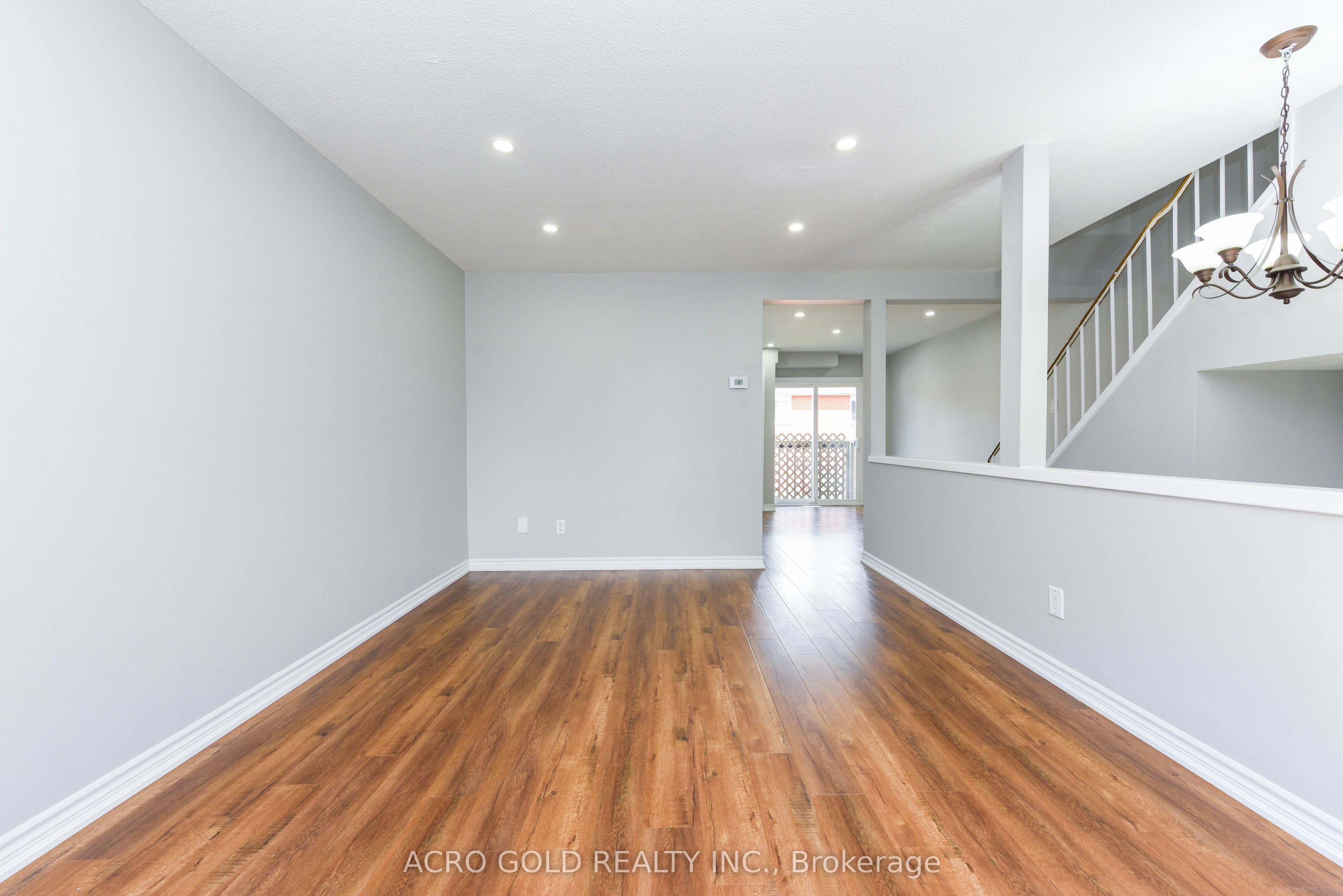 19 Hoskins Square Property Photo 19