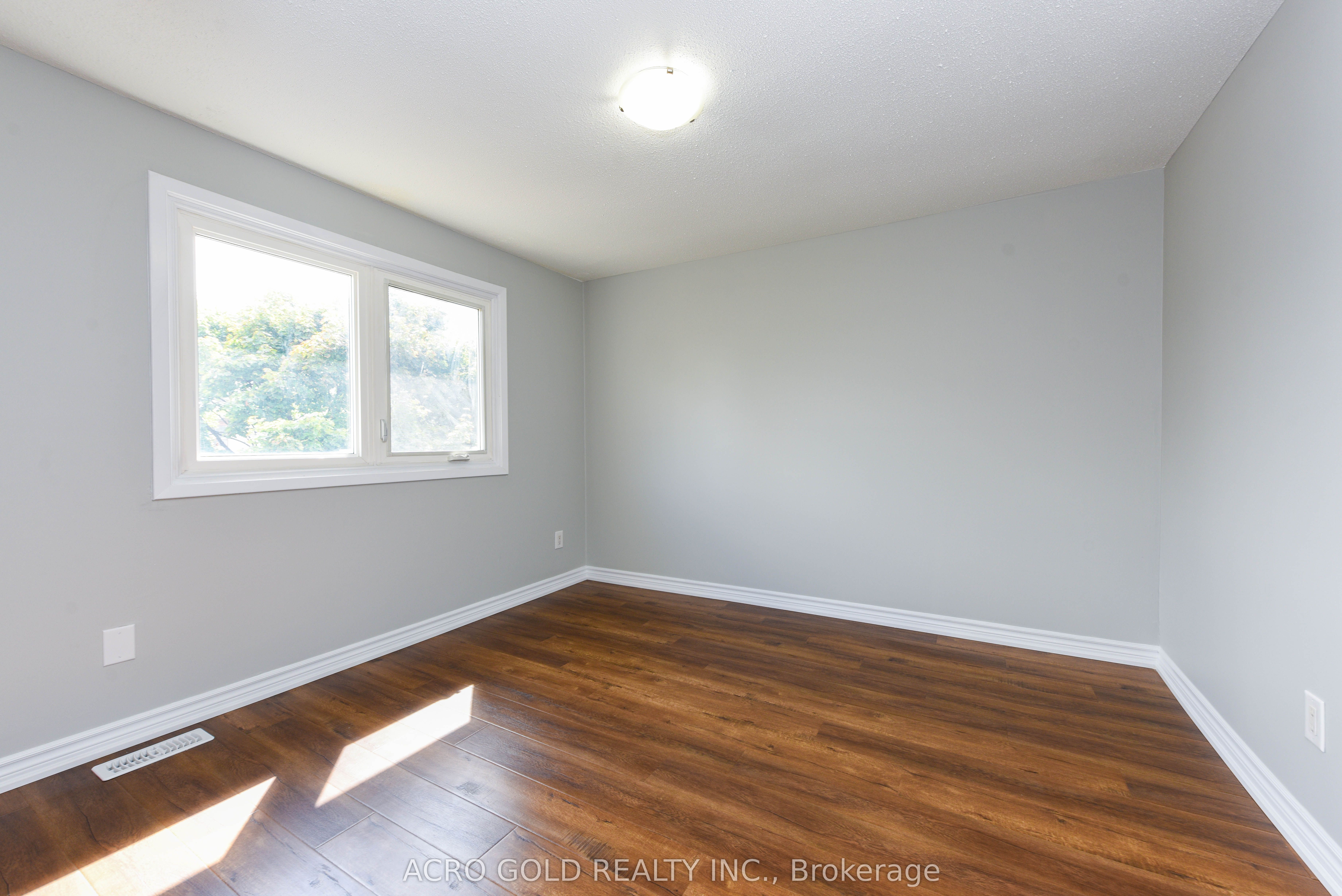 19 Hoskins Square Property Photo 22