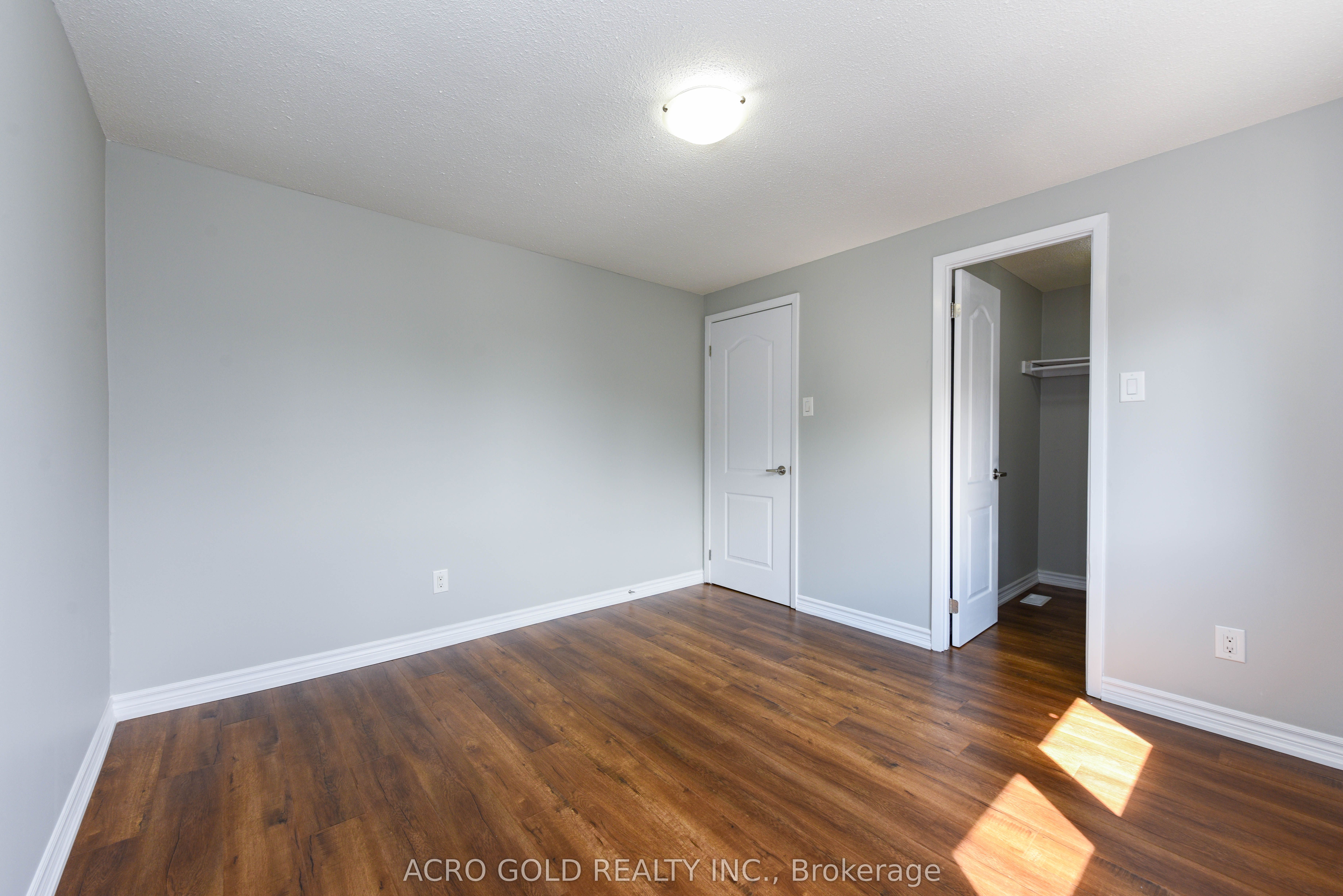 19 Hoskins Square Property Photo 24