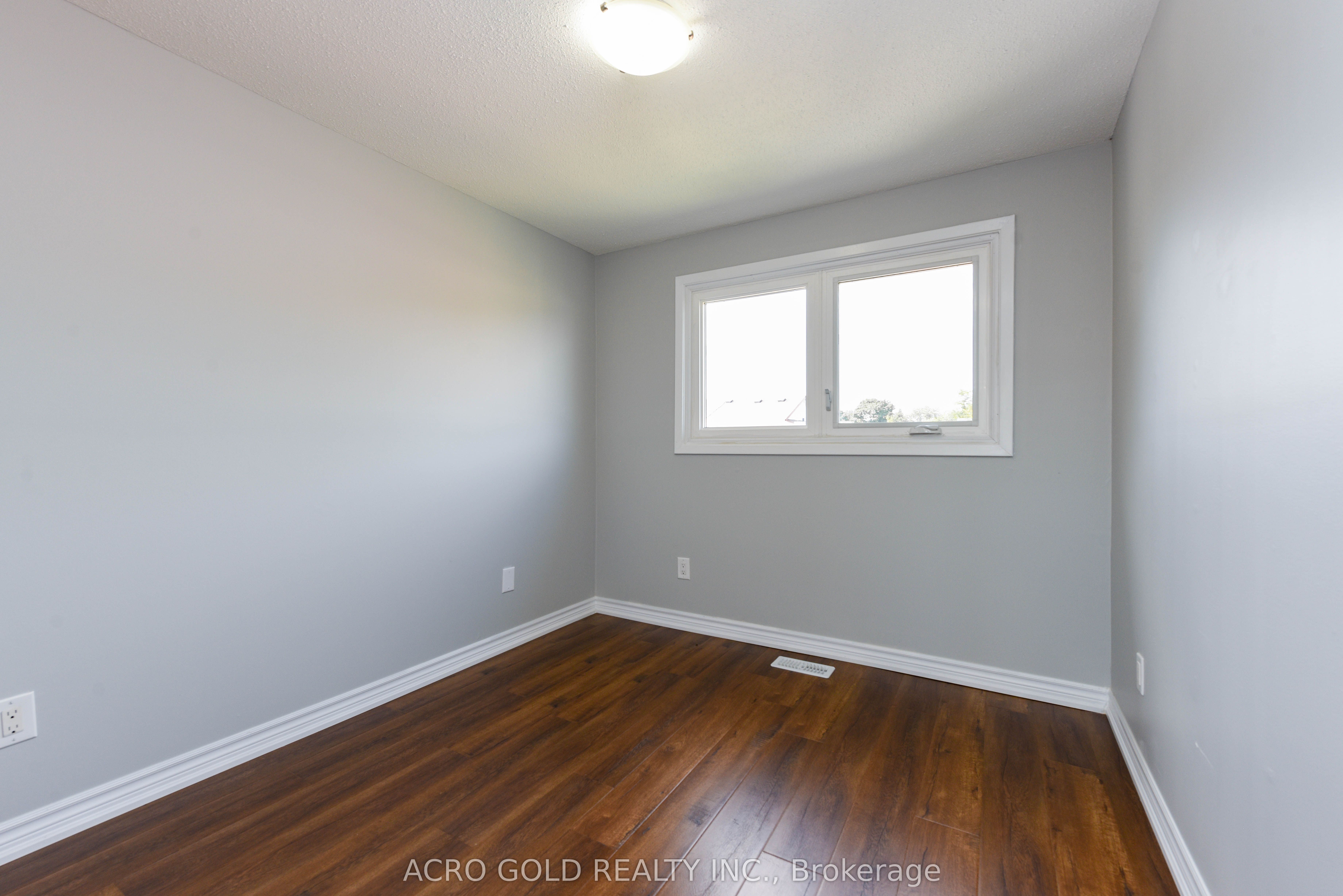 19 Hoskins Square Property Photo 28