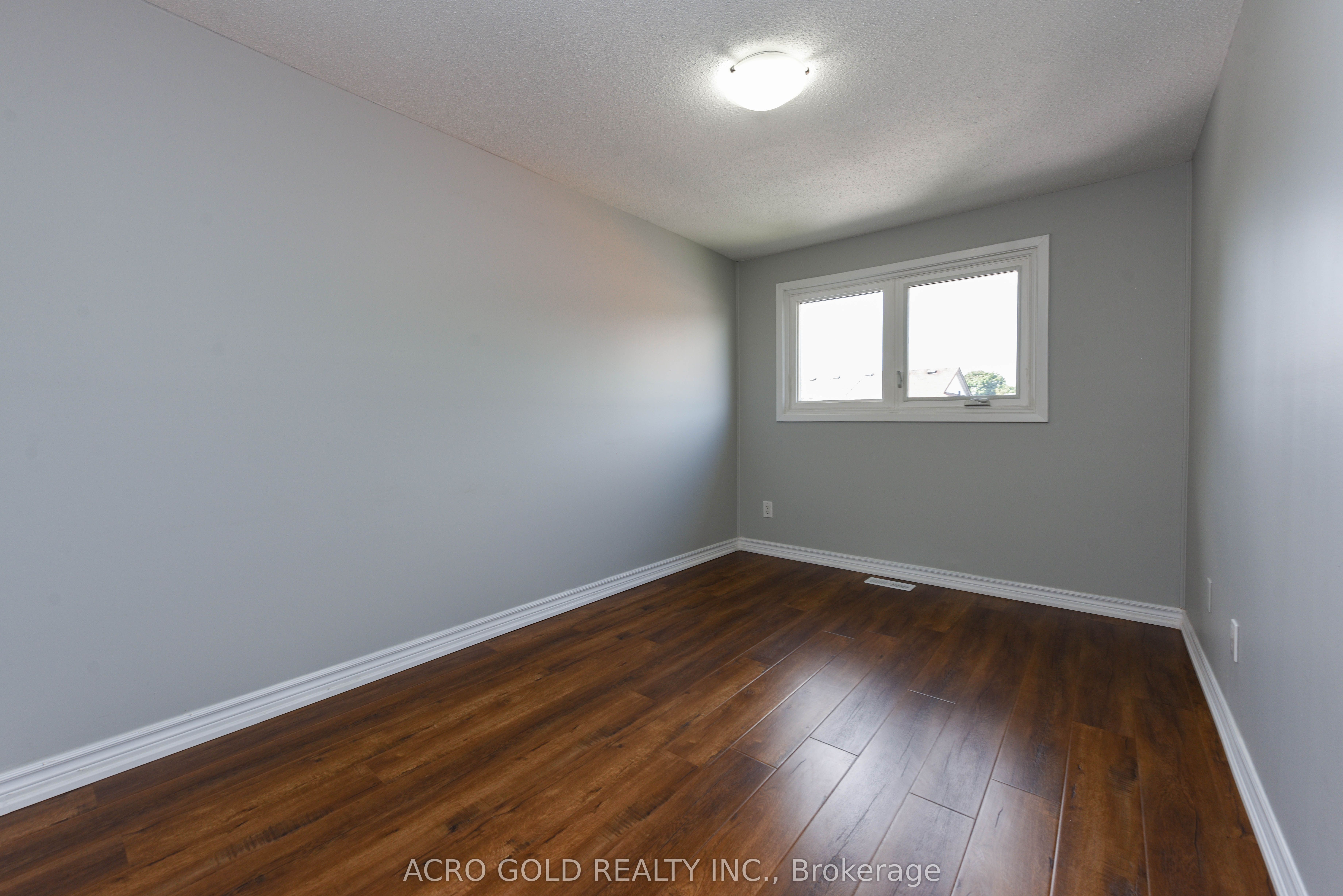 19 Hoskins Square Property Photo 30