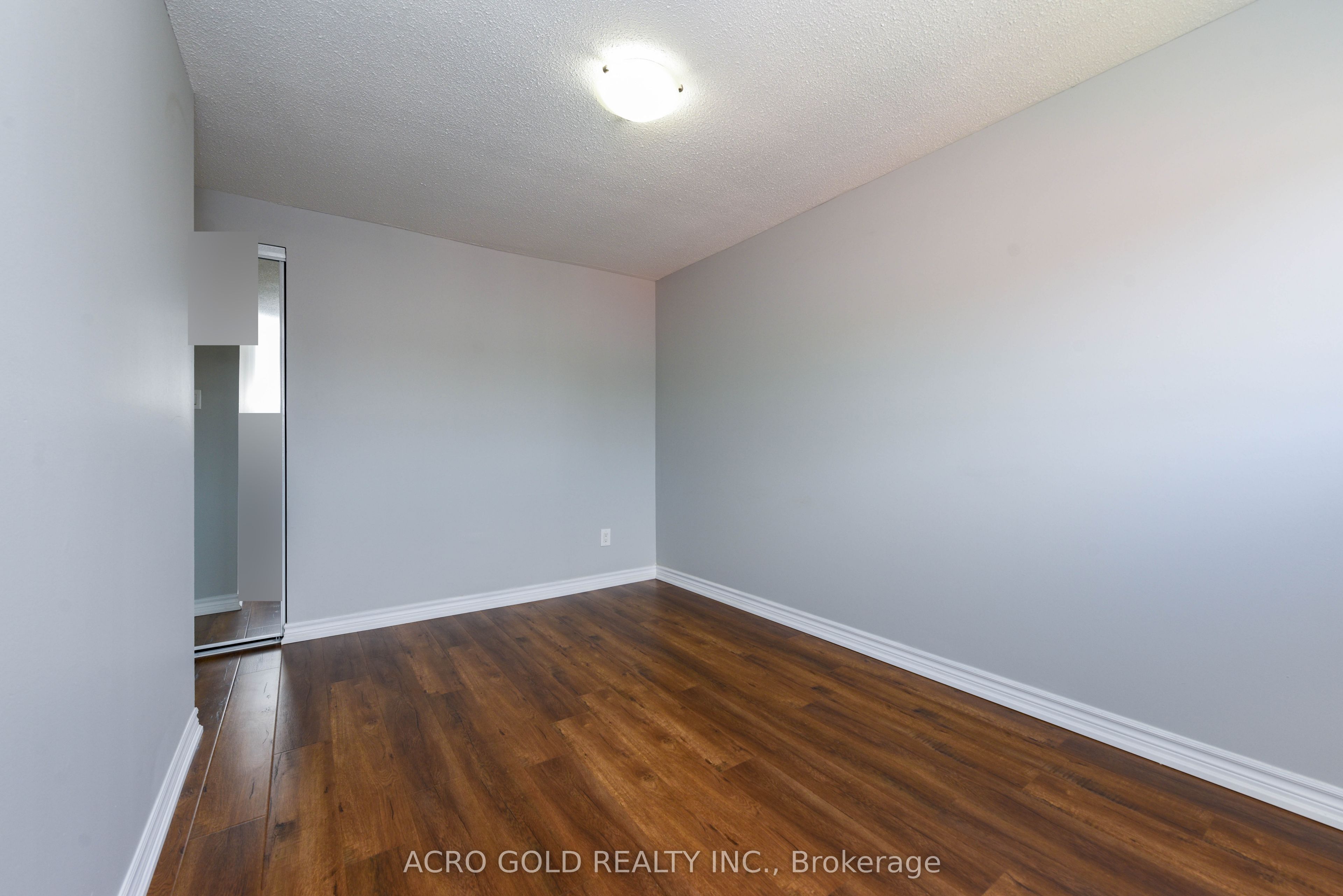 19 Hoskins Square Property Photo 32