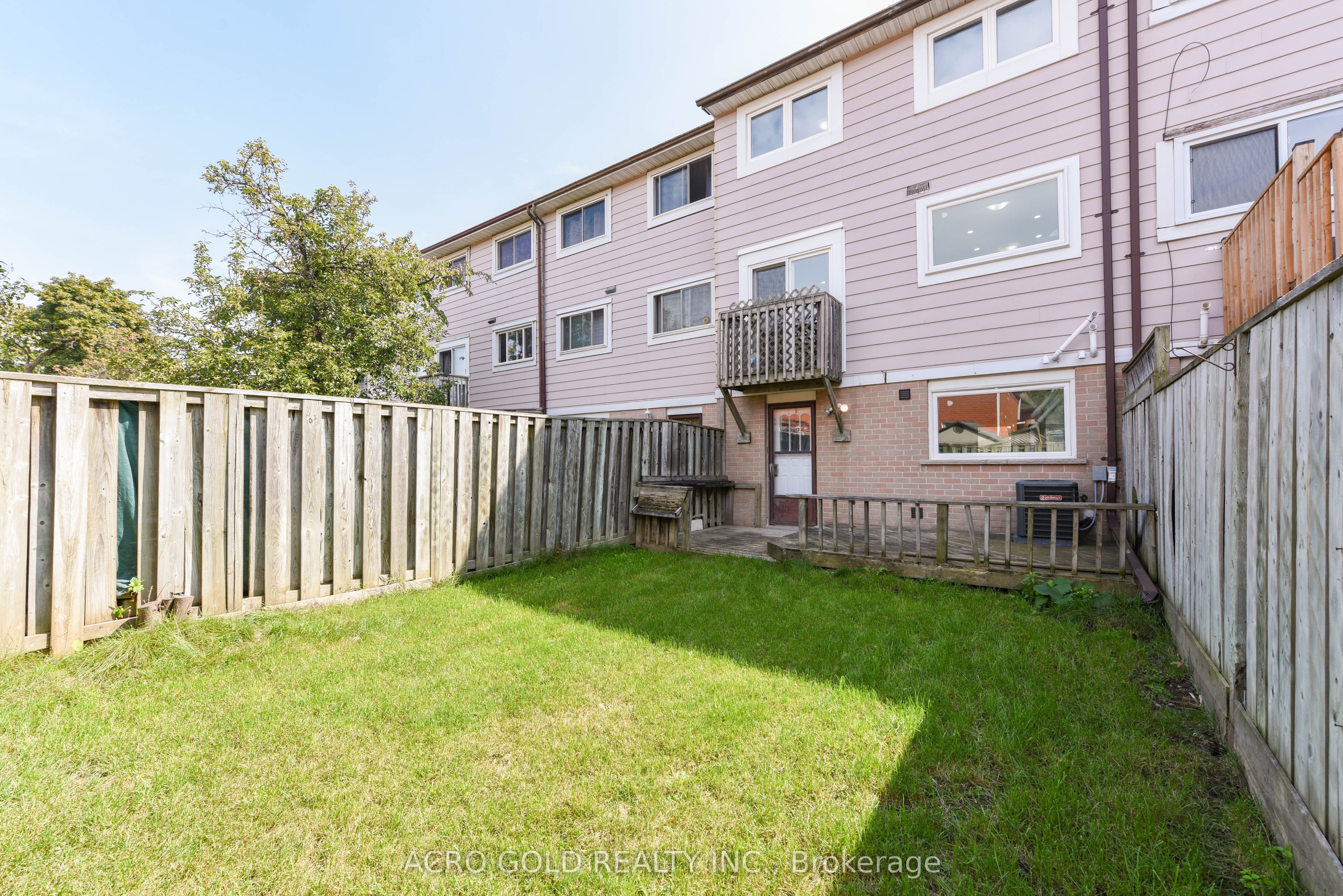 19 Hoskins Square Property Photo 43