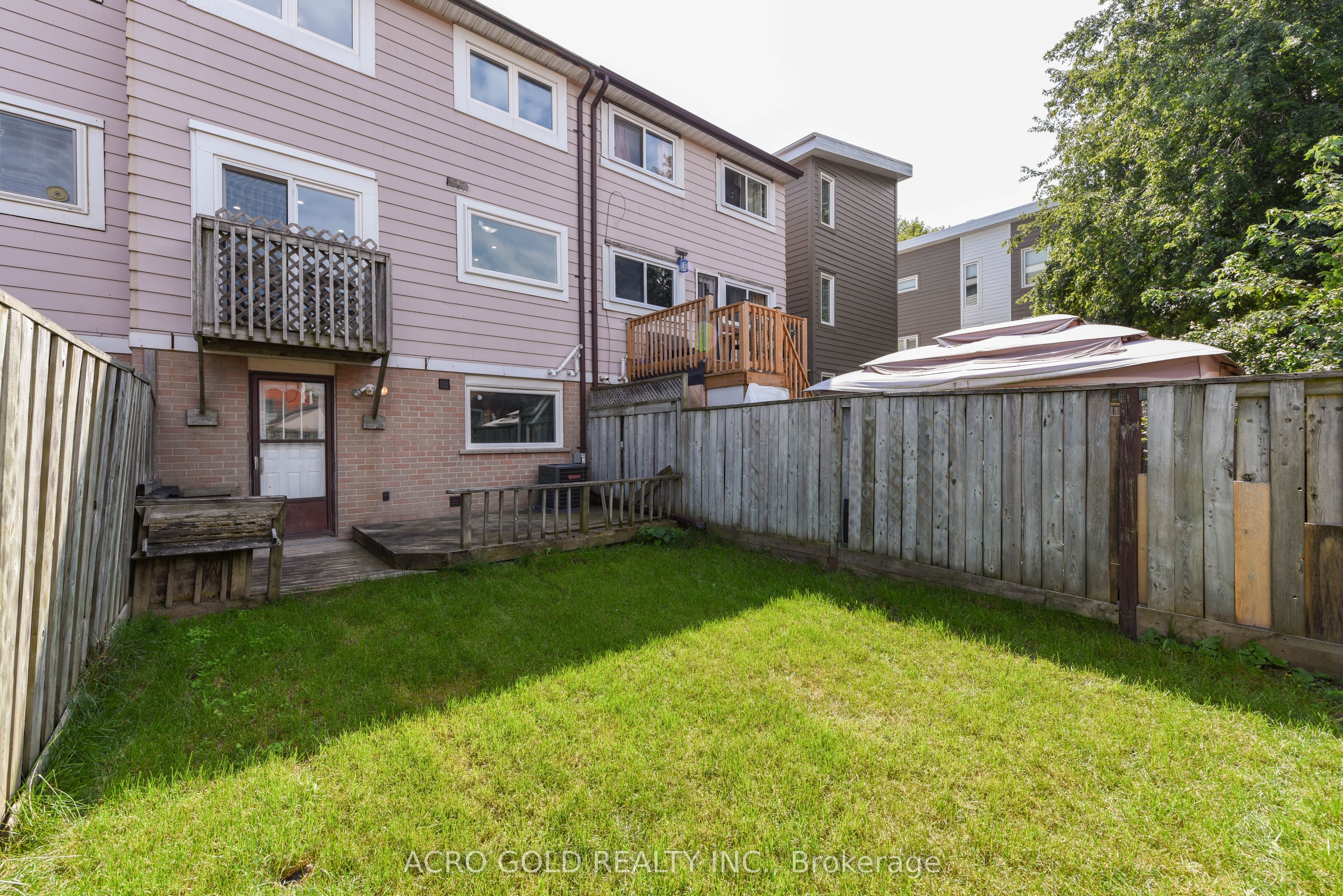 19 Hoskins Square Property Photo 44