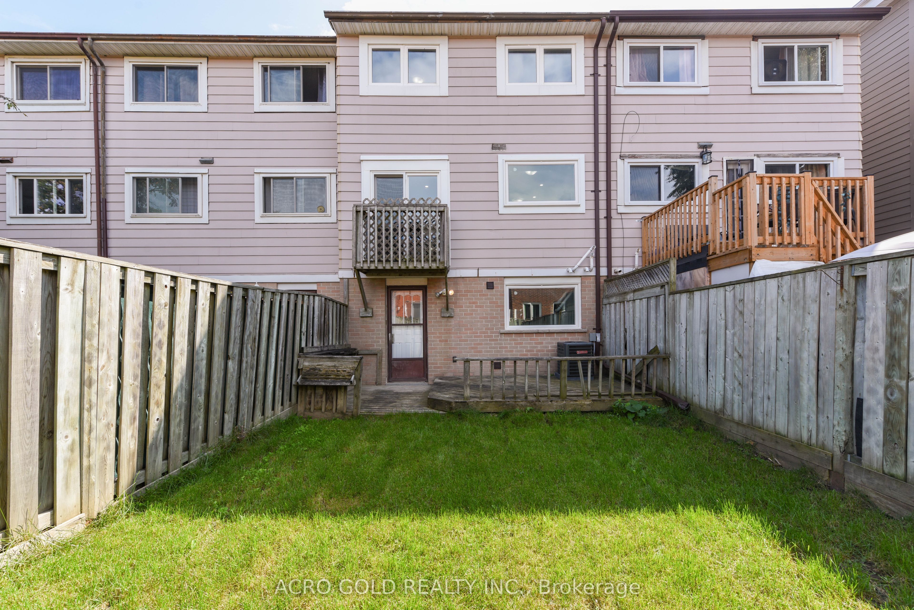 19 Hoskins Square Property Photo 45