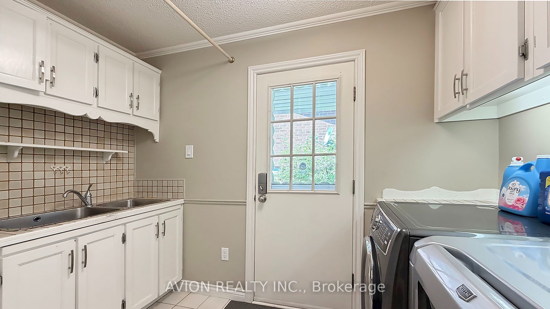 1413 Harmsworth Square Property Photo 21