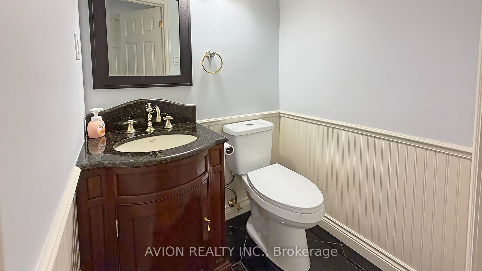 1413 Harmsworth Square Property Photo 22