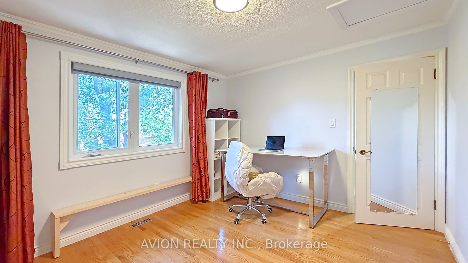 1413 Harmsworth Square Property Photo 25