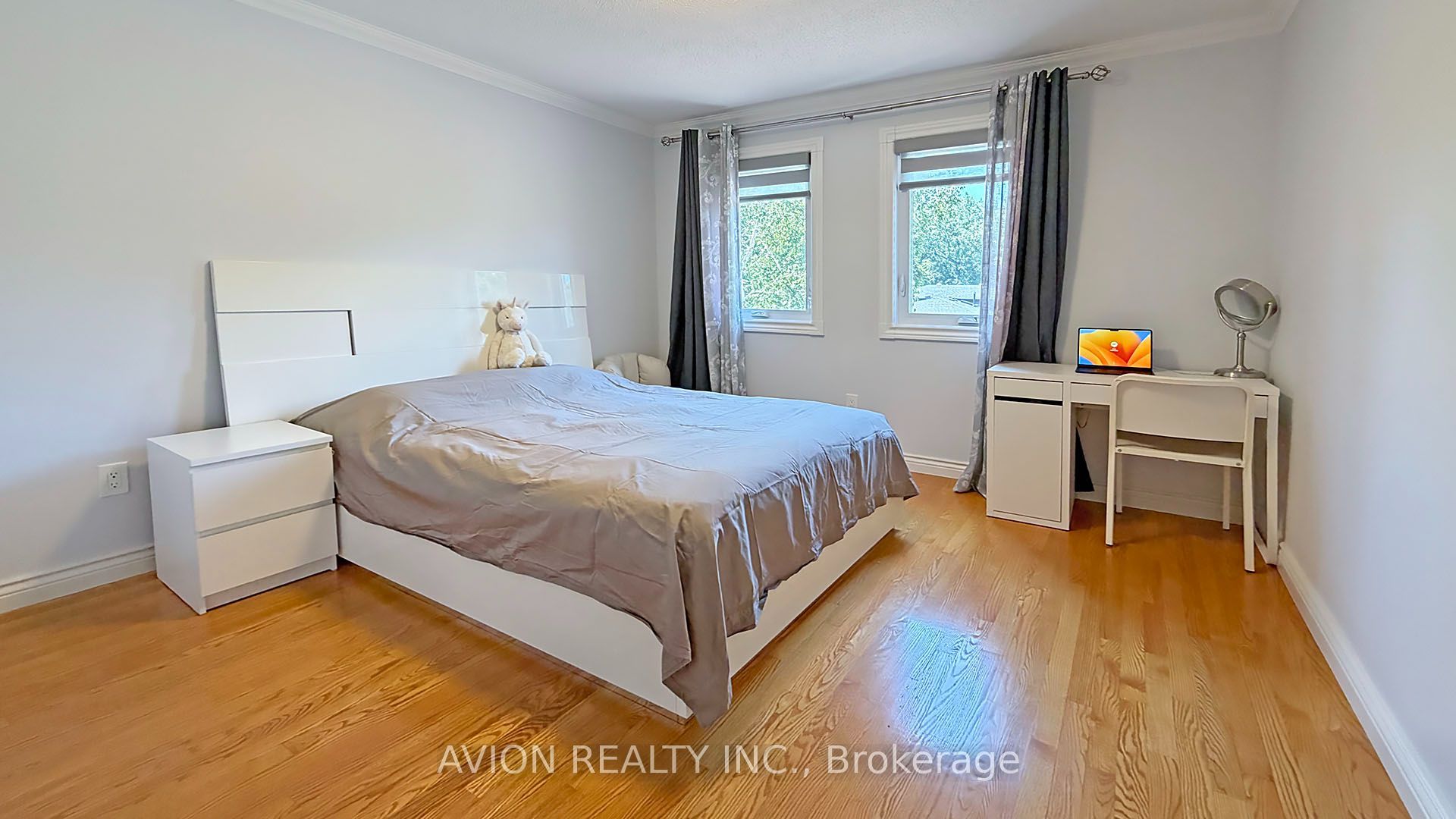 1413 Harmsworth Square Property Photo 26