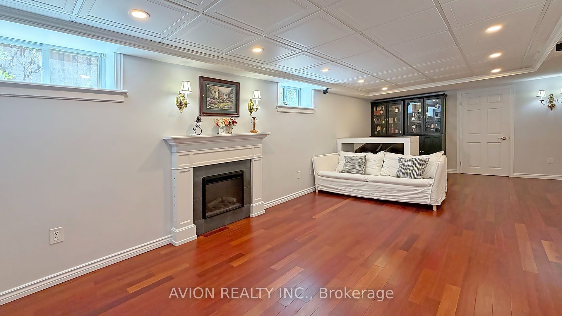 1413 Harmsworth Square Property Photo 32