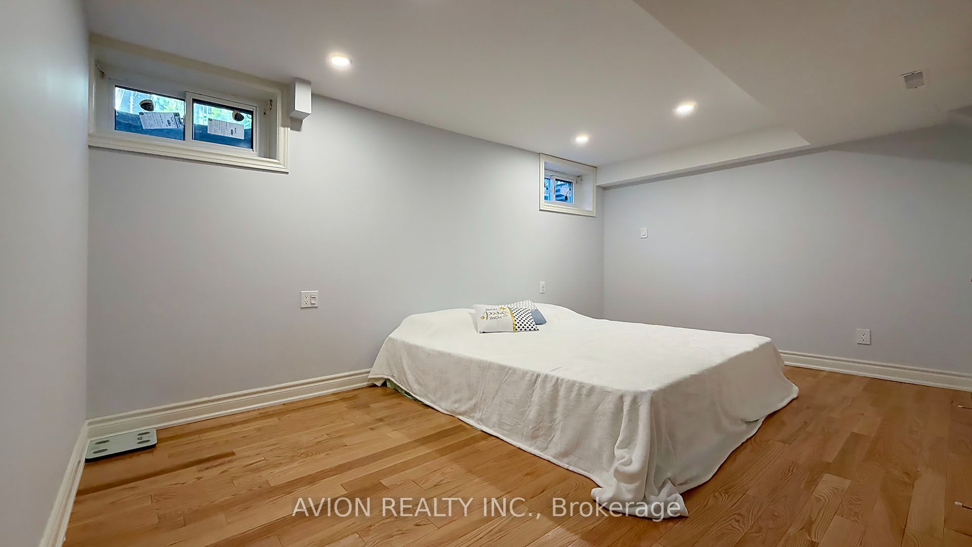 1413 Harmsworth Square Property Photo 35