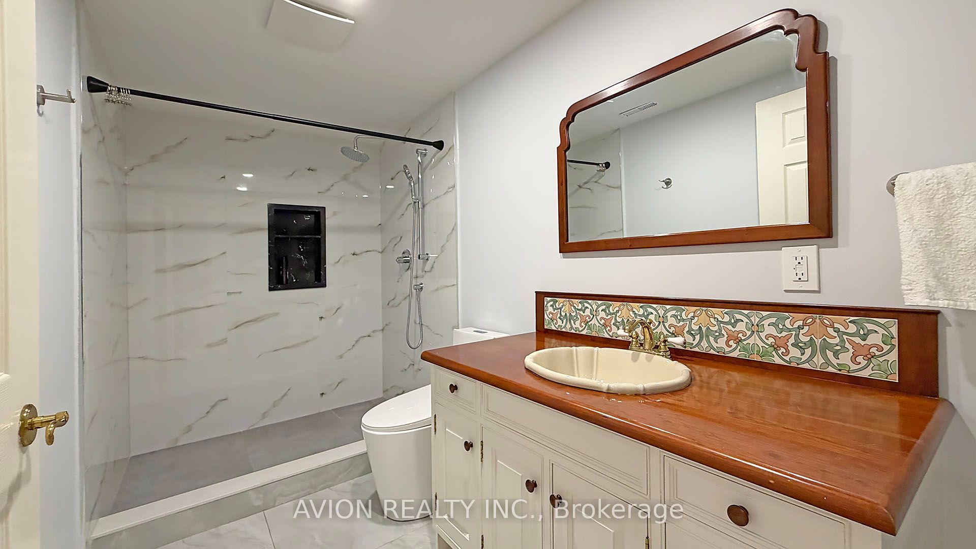 1413 Harmsworth Square Property Photo 37