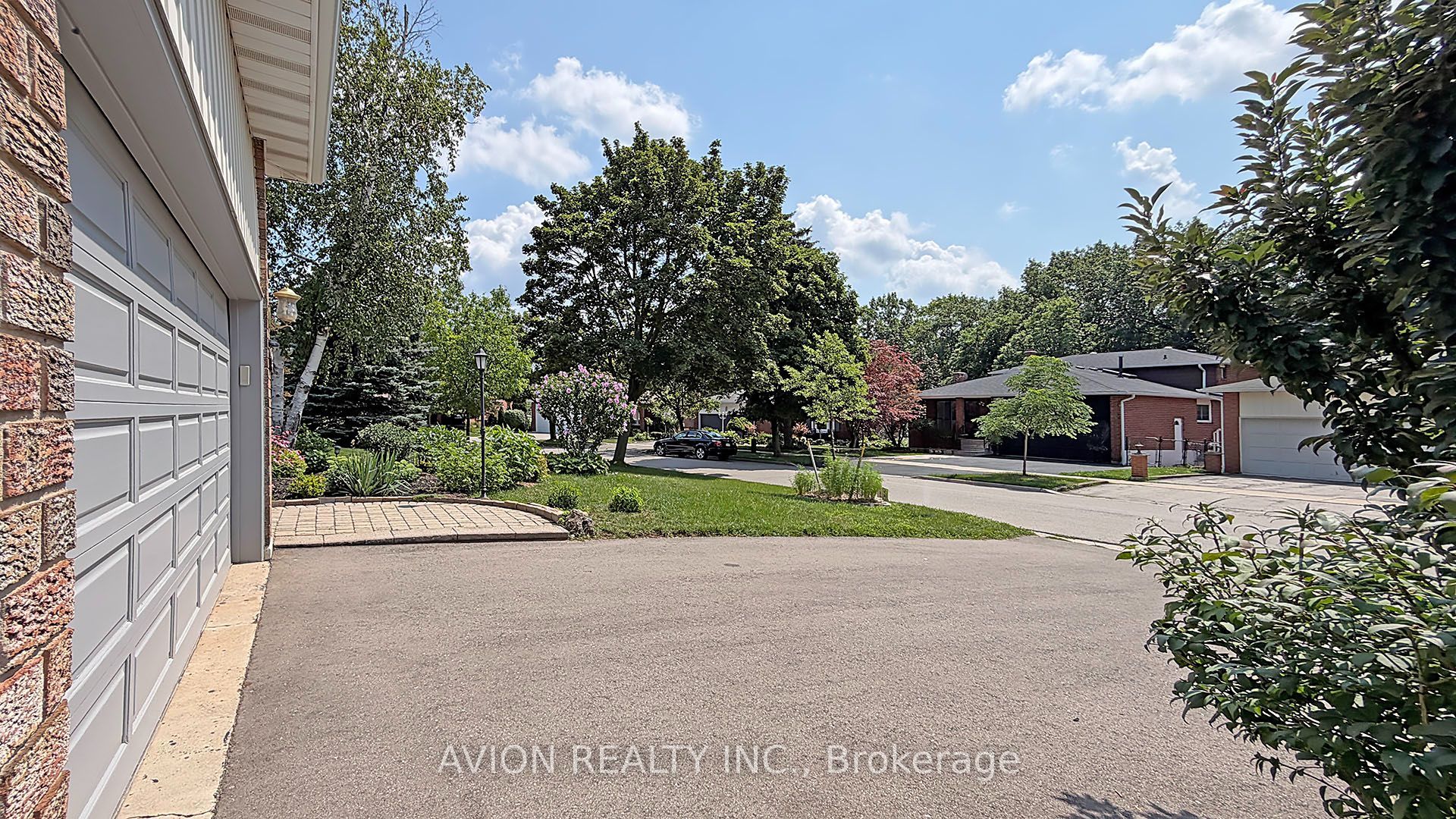 1413 Harmsworth Square Property Photo 40
