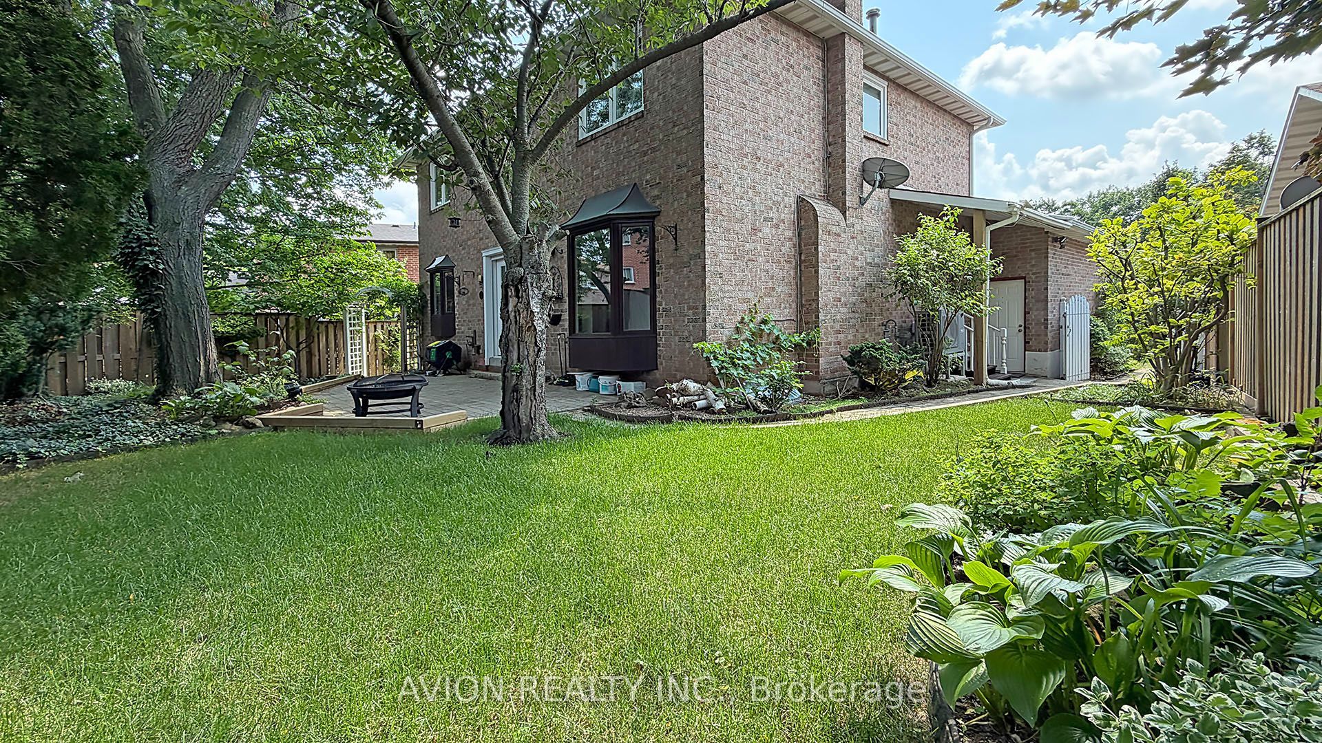 1413 Harmsworth Square Property Photo 41