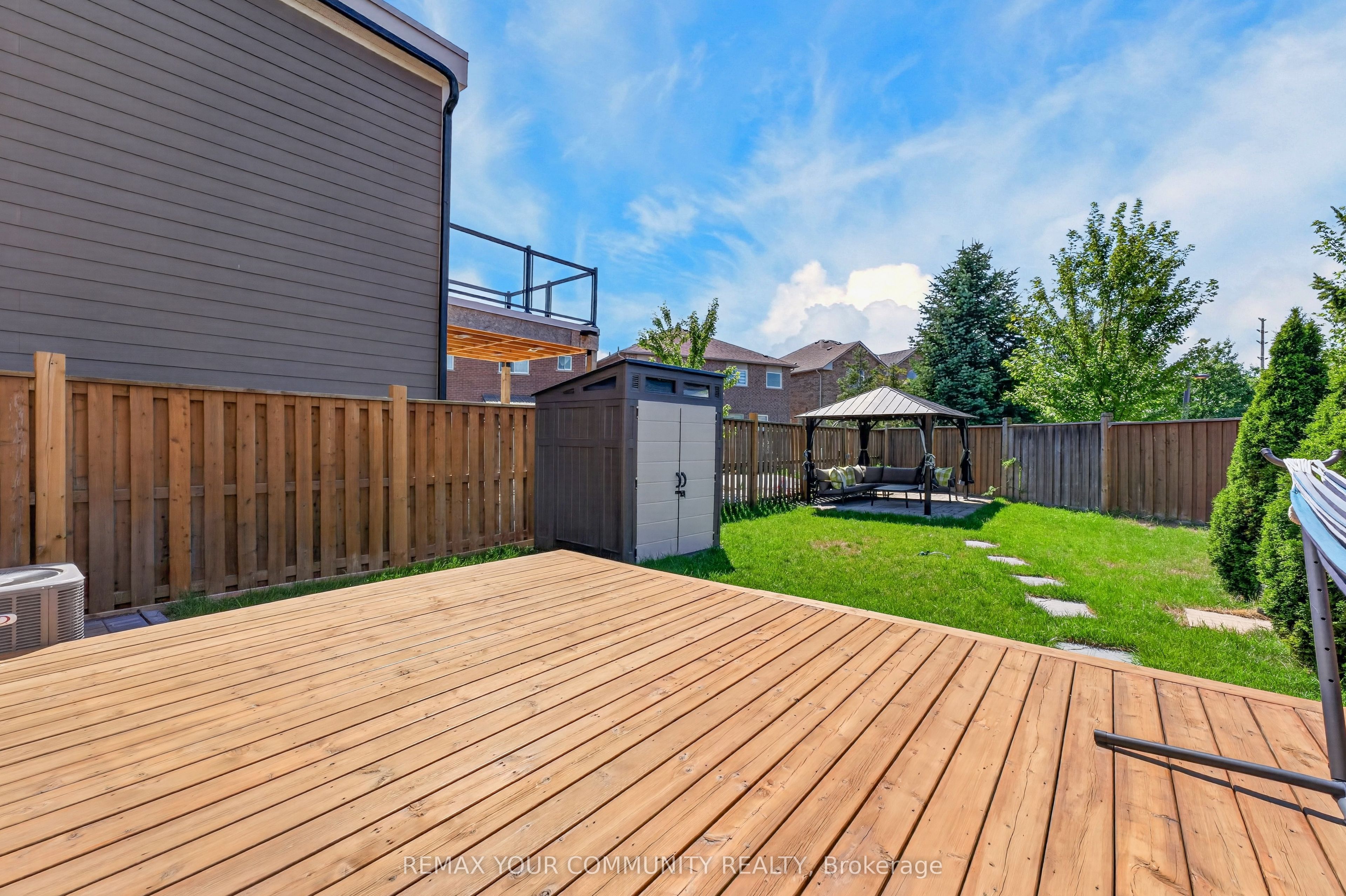 5578 Waterwind Crescent Property Photo 15