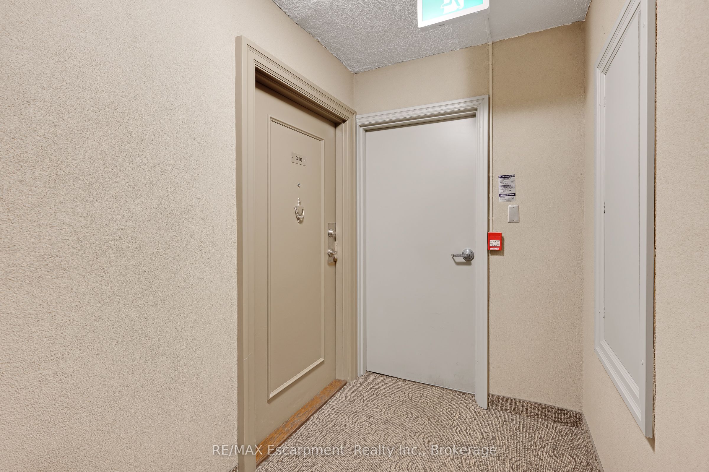 975 Warwick Court 310 Property Photo 6