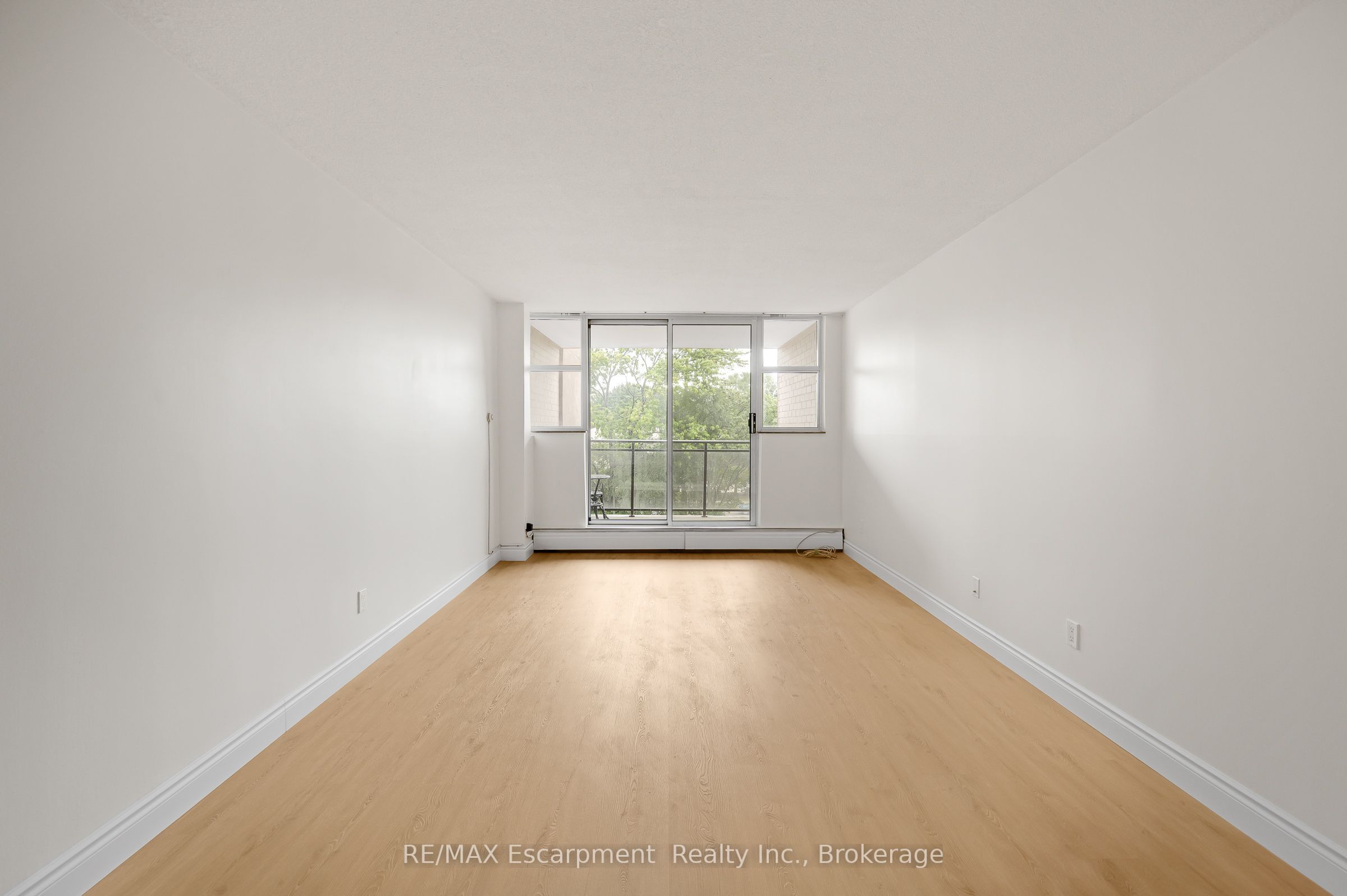 975 Warwick Court 310 Property Photo 10