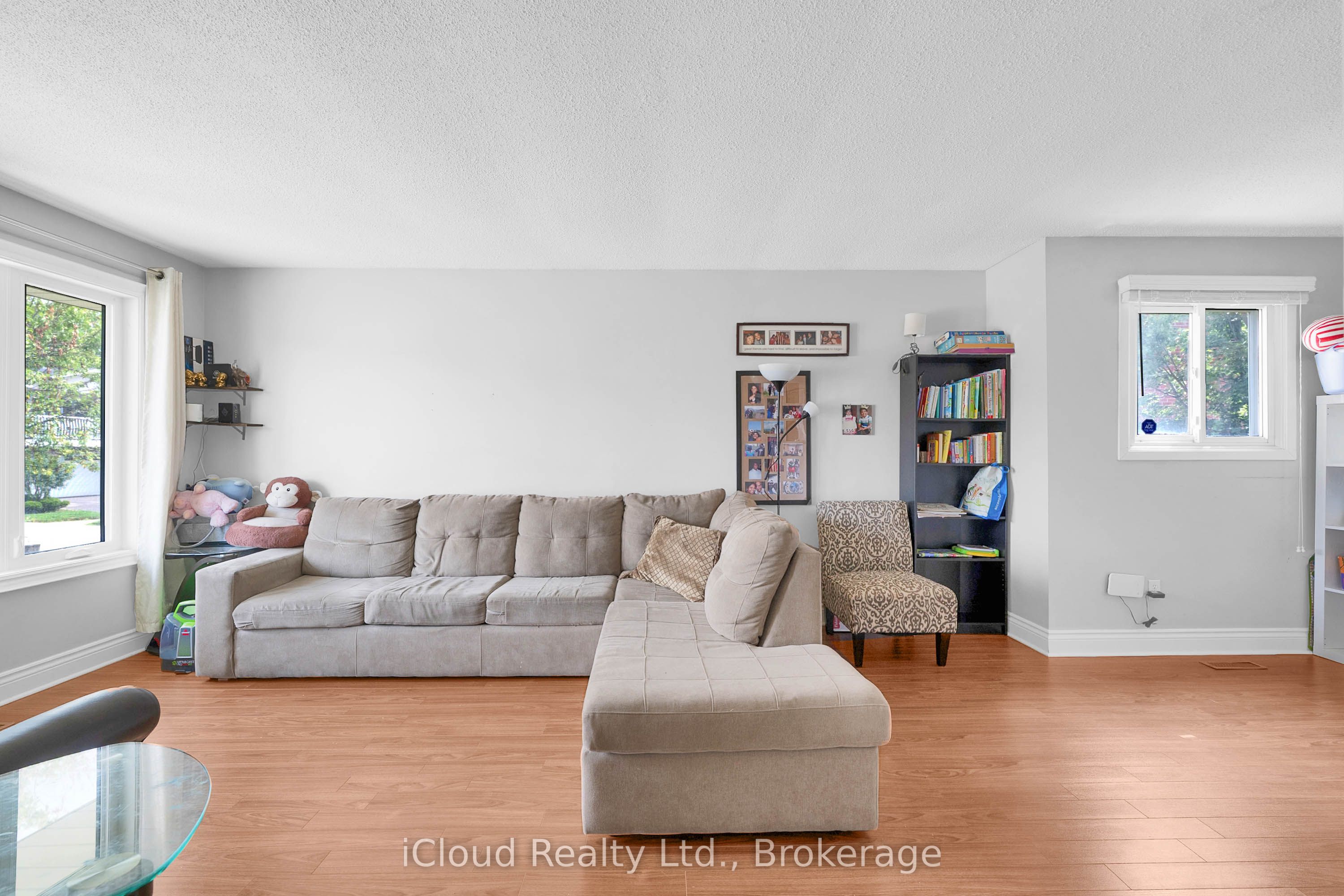 83 Fairglen Avenue Property Photo 4