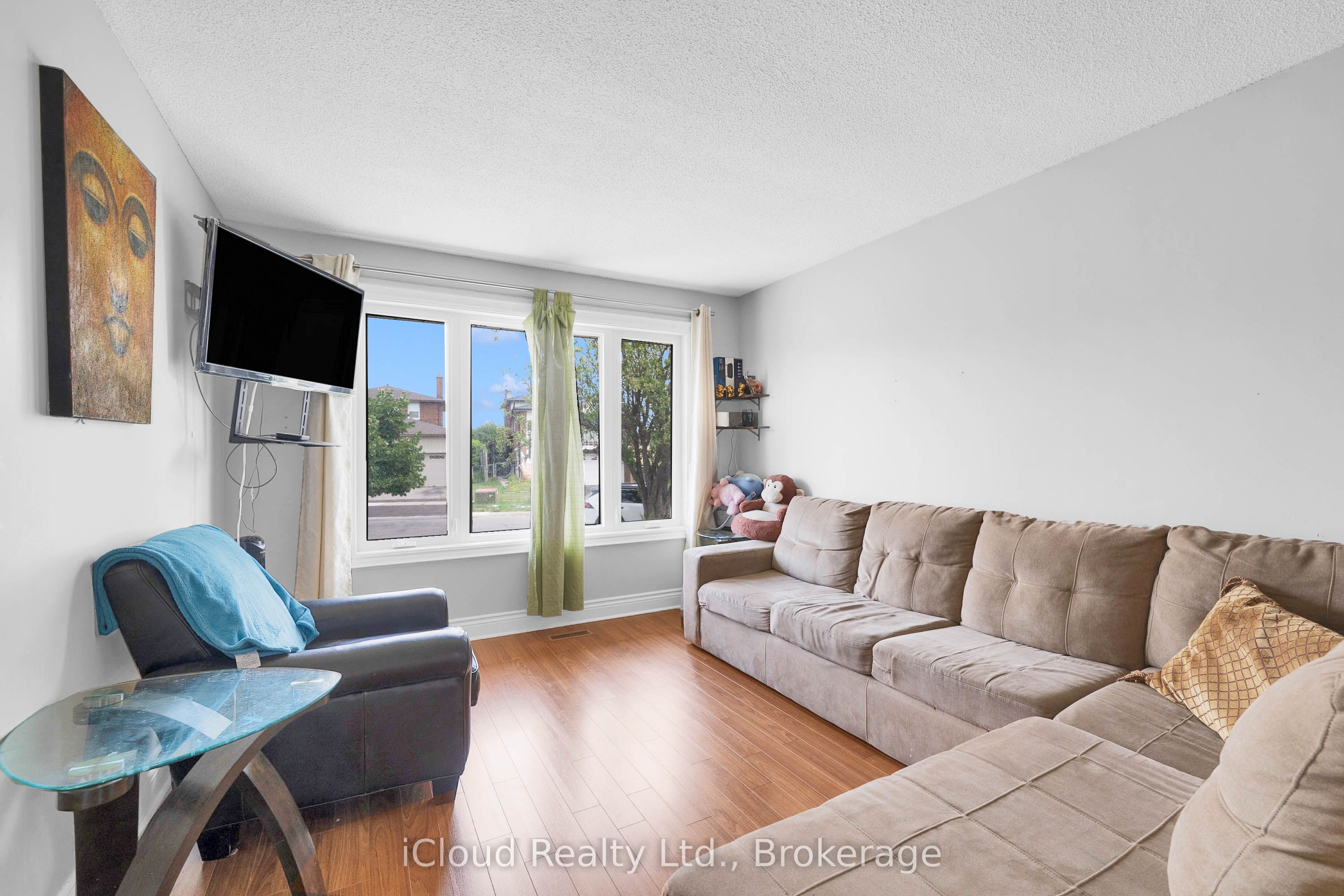 83 Fairglen Avenue Property Photo 5