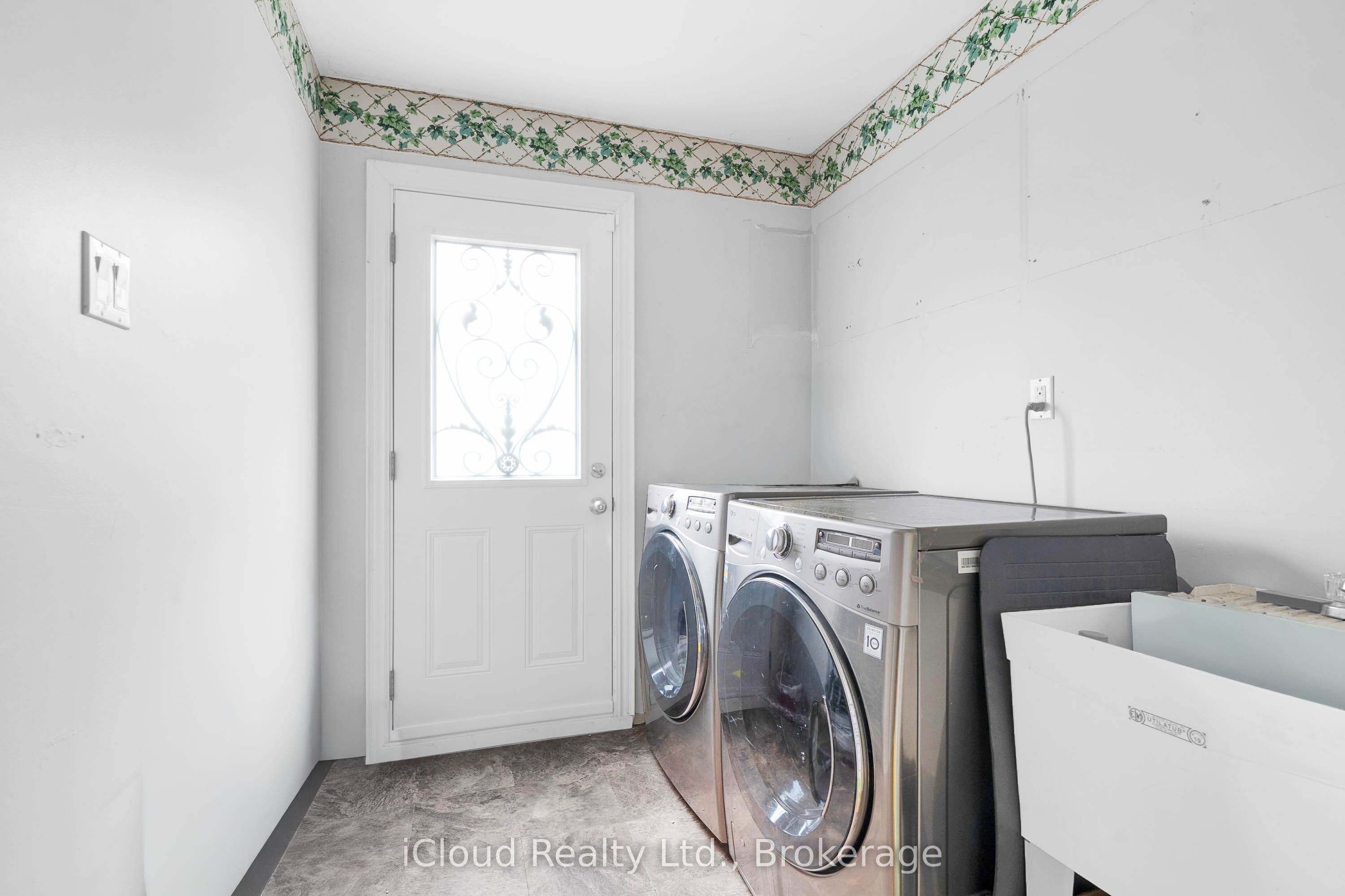 83 Fairglen Avenue Property Photo 19