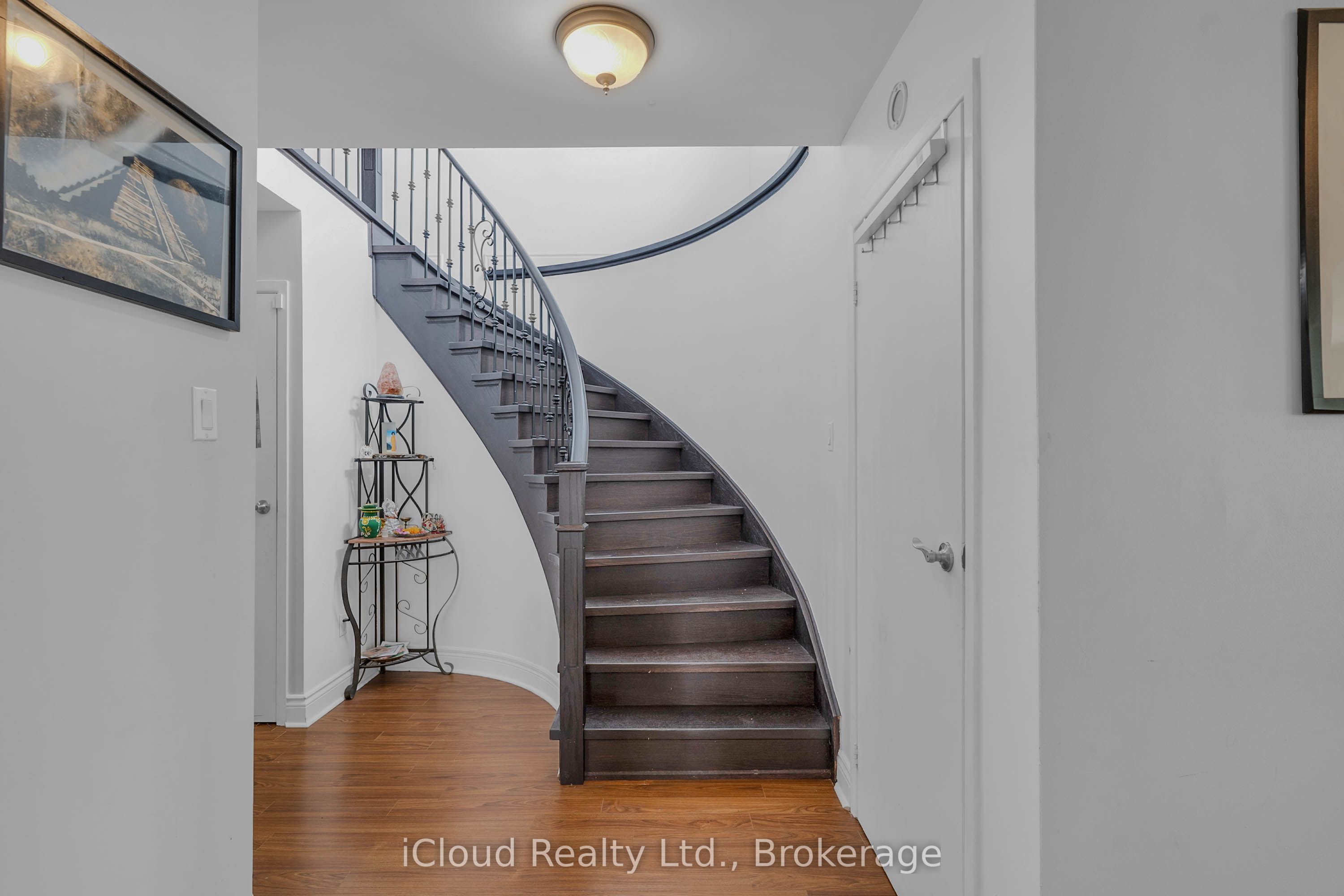 83 Fairglen Avenue Property Photo 20