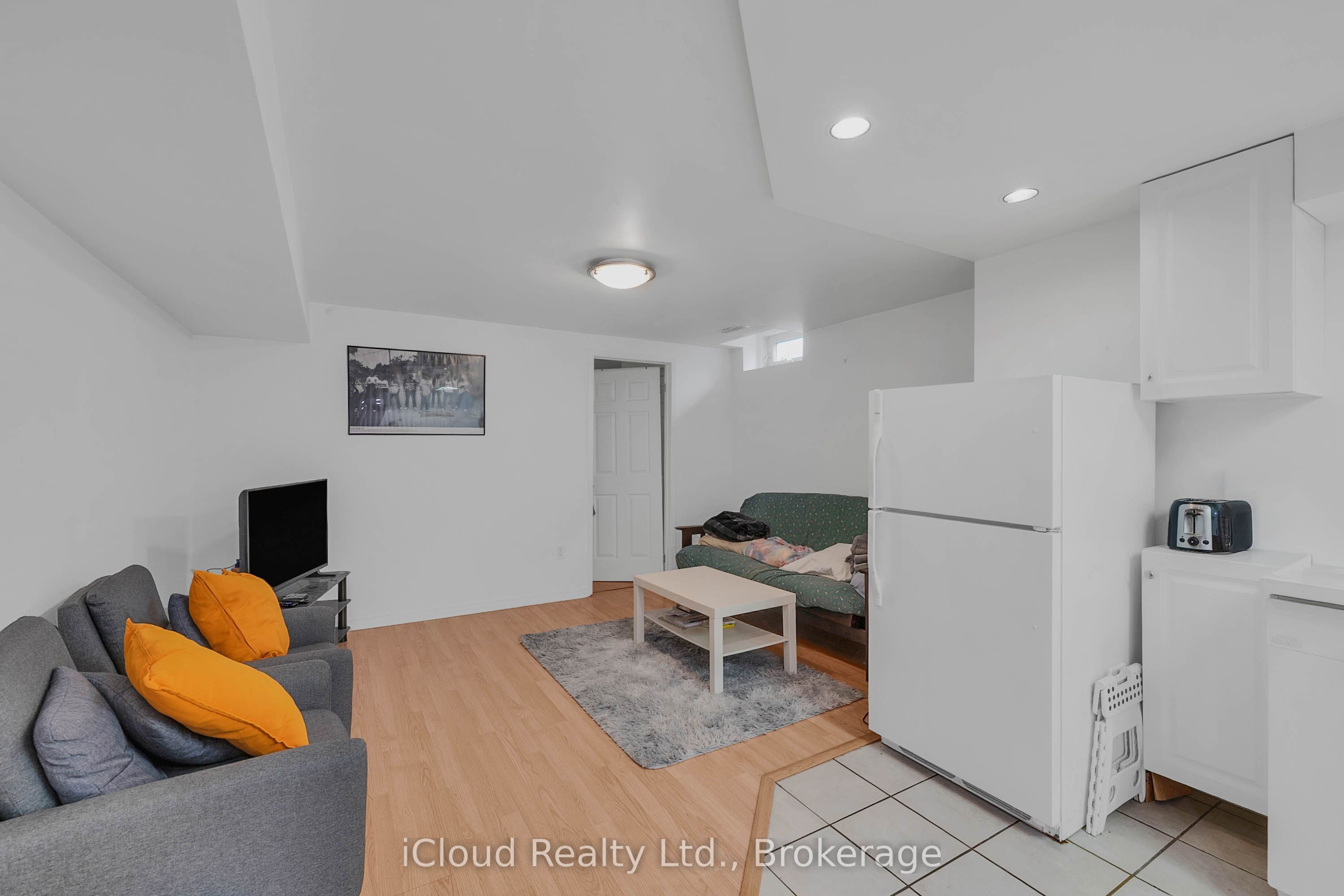 83 Fairglen Avenue Property Photo 33