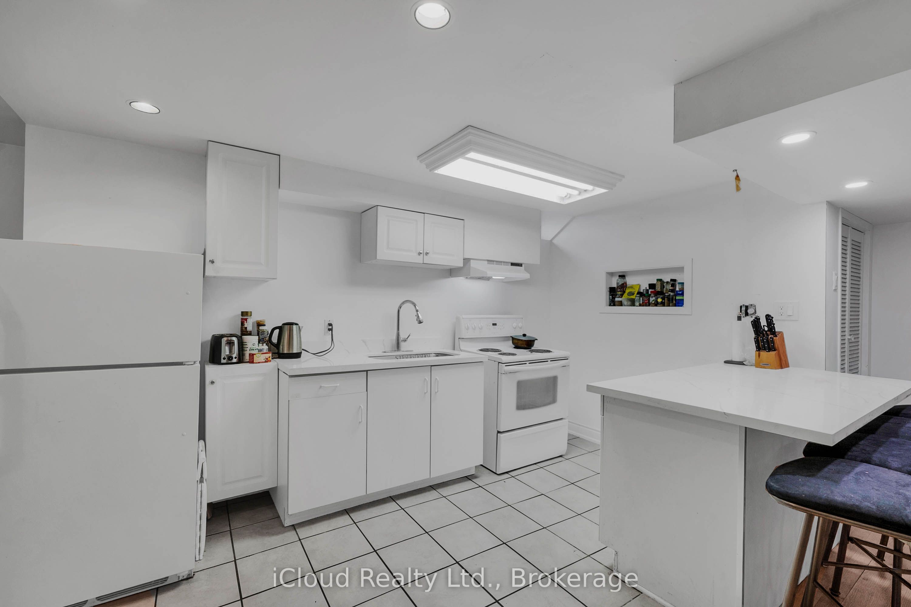 83 Fairglen Avenue Property Photo 34