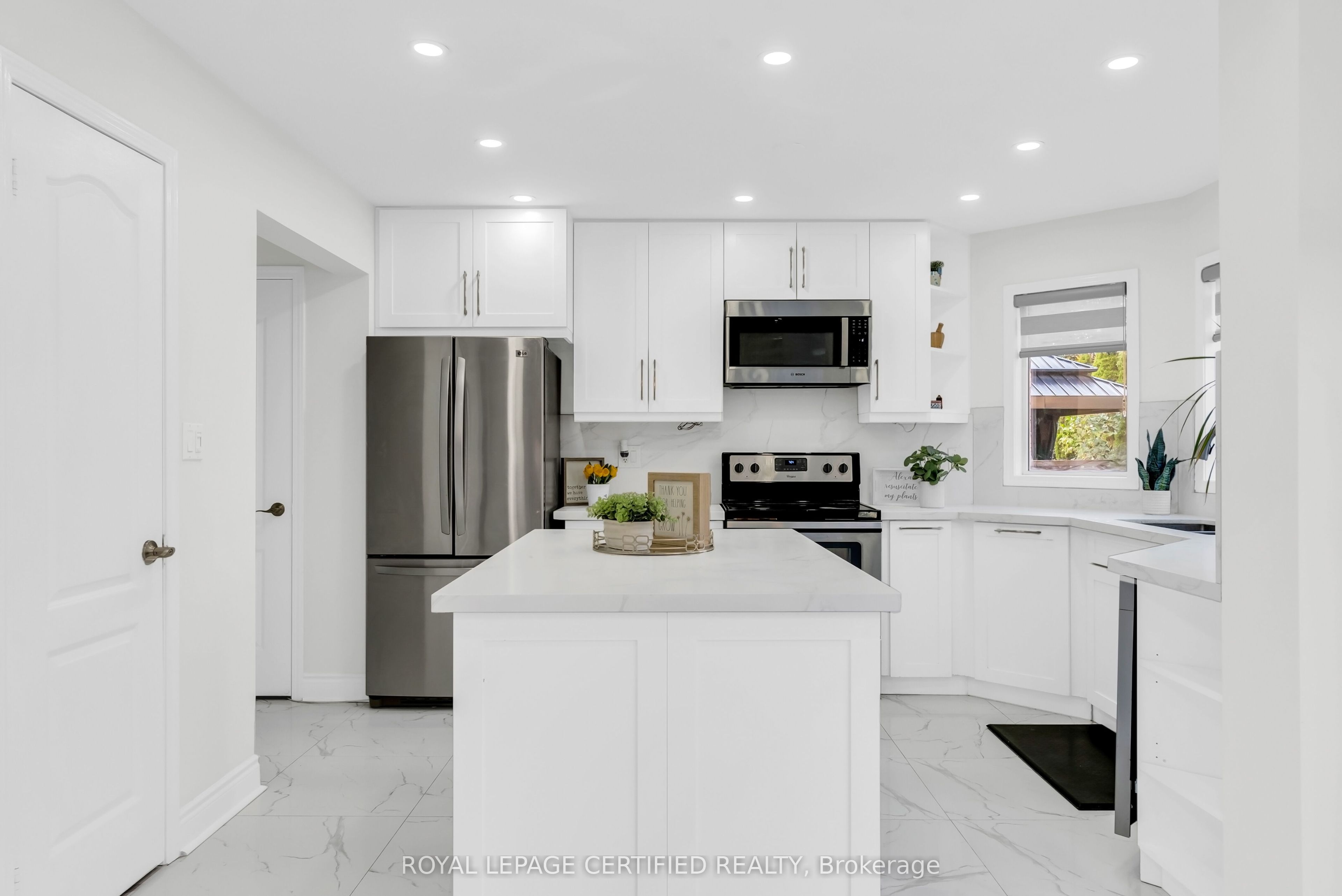 729 Turrell Crescent Property Photo 16