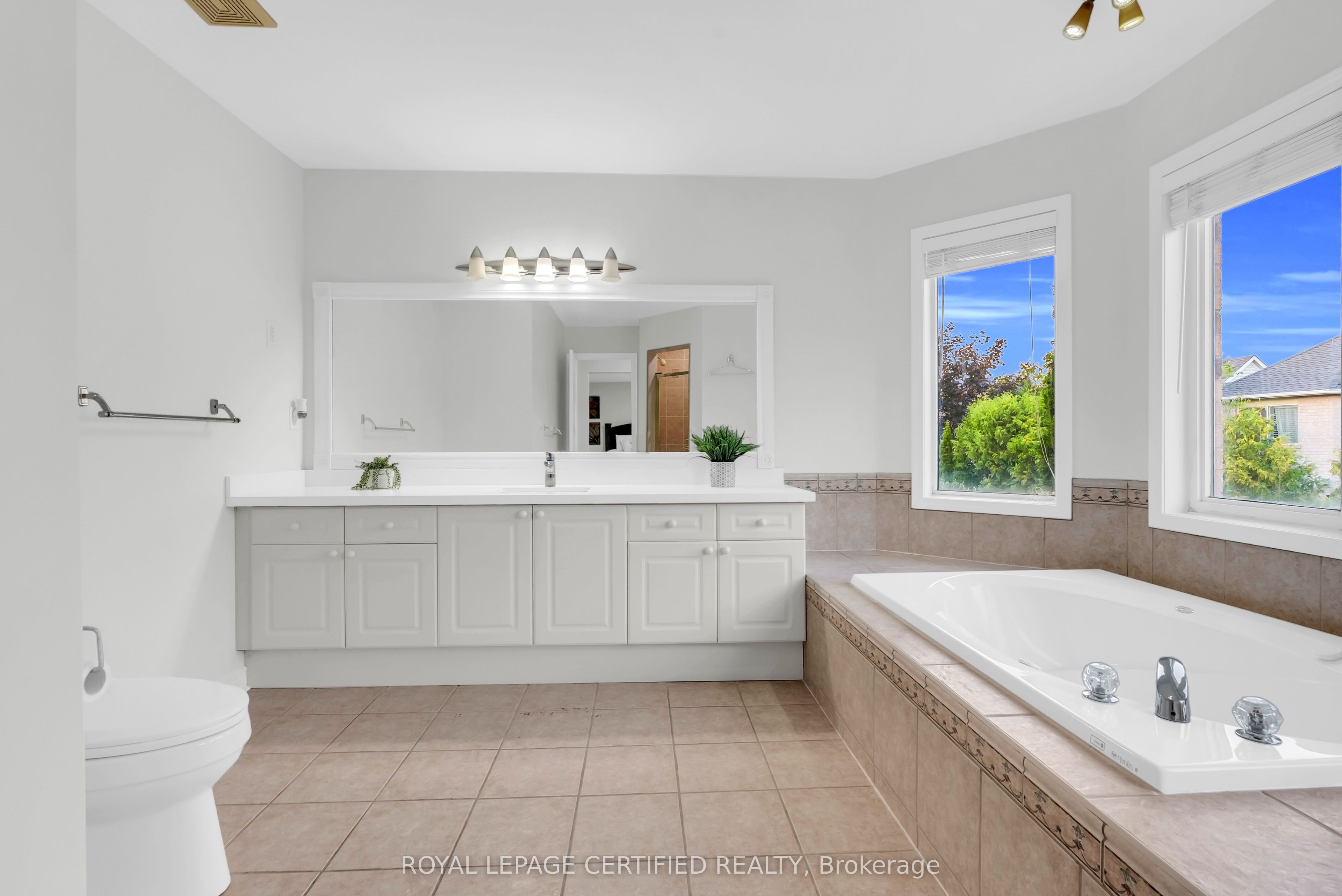 729 Turrell Crescent Property Photo 24
