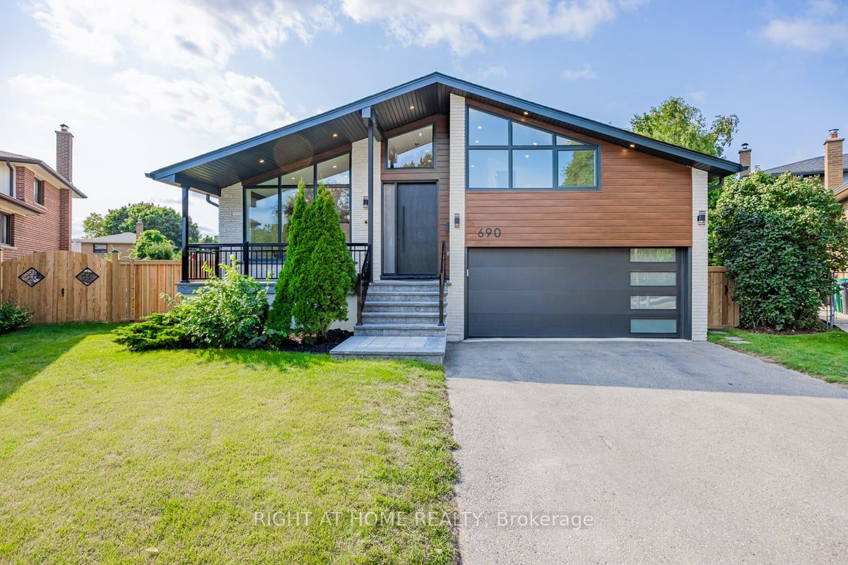 690 Hillman Crescent Property Photo 1