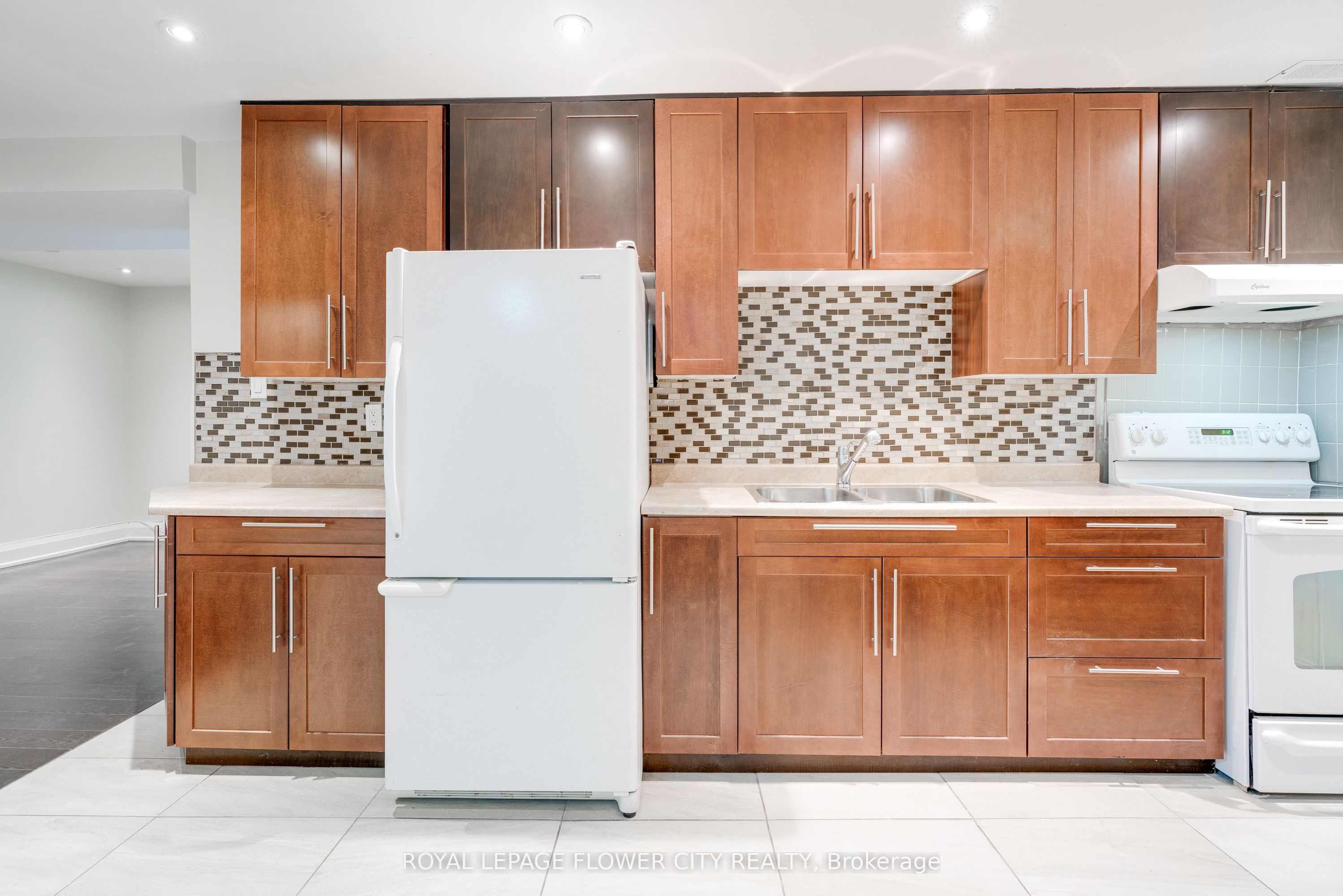 5674 Whitehorn Avenue E Property Photo 2