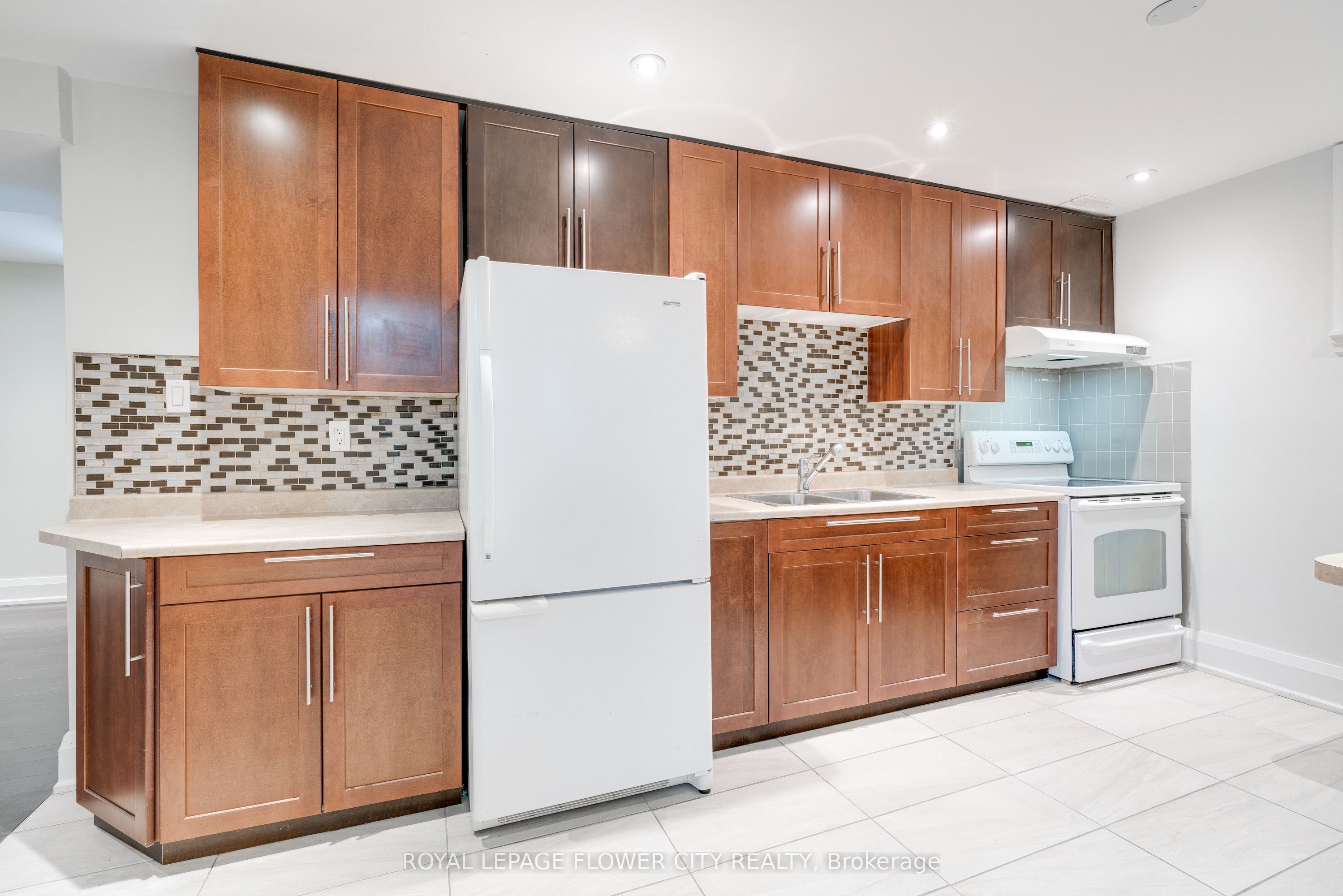5674 Whitehorn Avenue E Property Photo 3