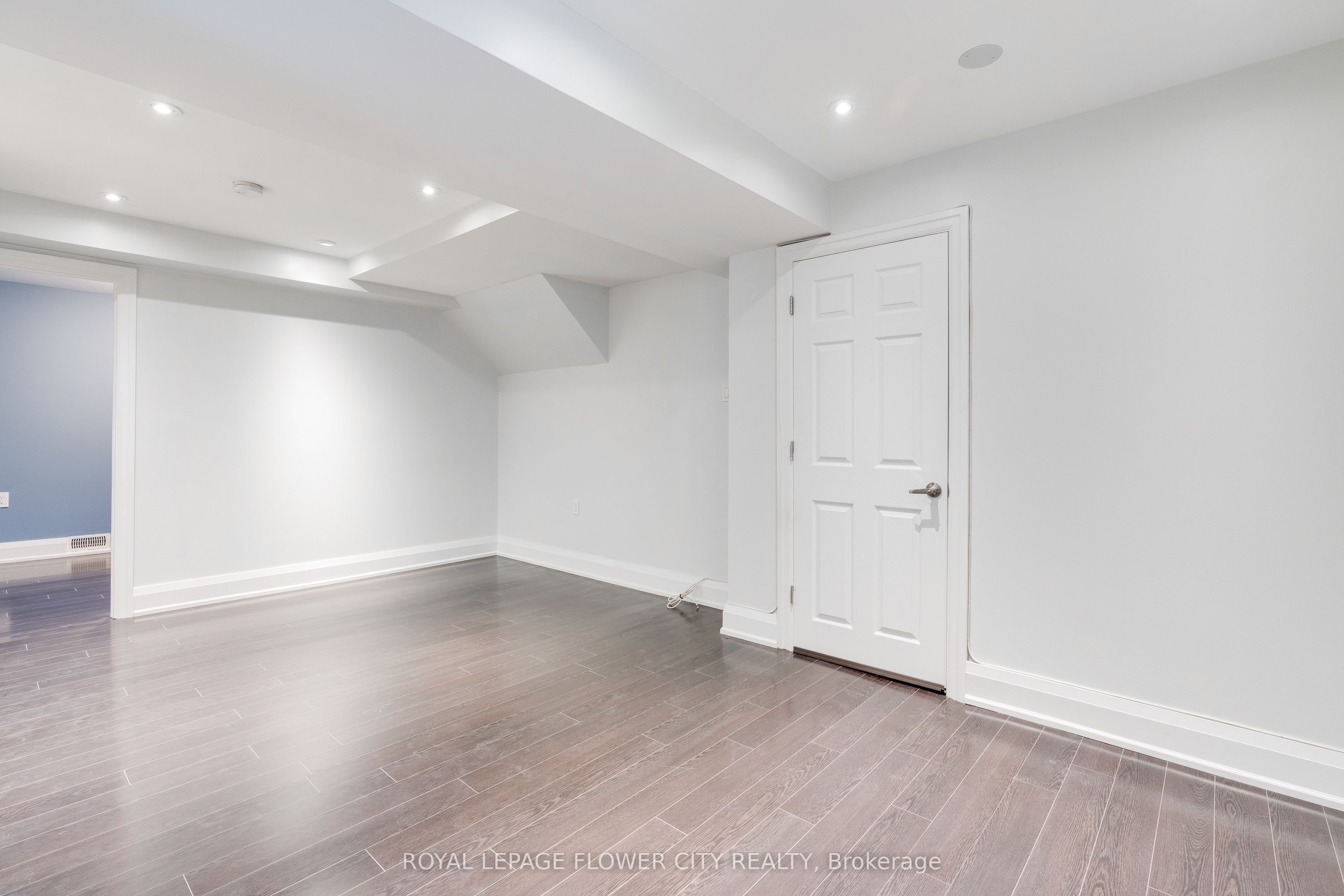 5674 Whitehorn Avenue E Property Photo 5