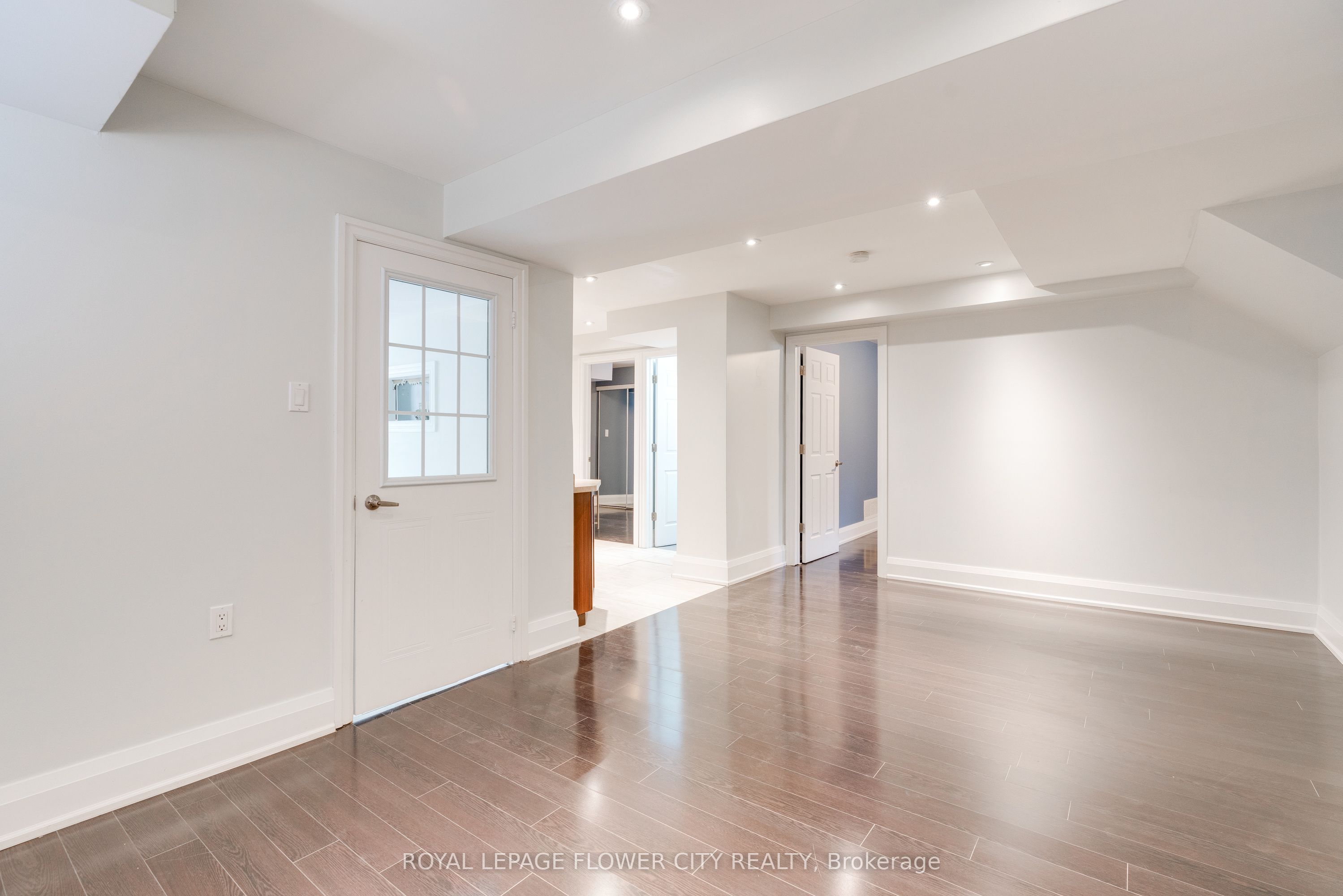 5674 Whitehorn Avenue E Property Photo 8