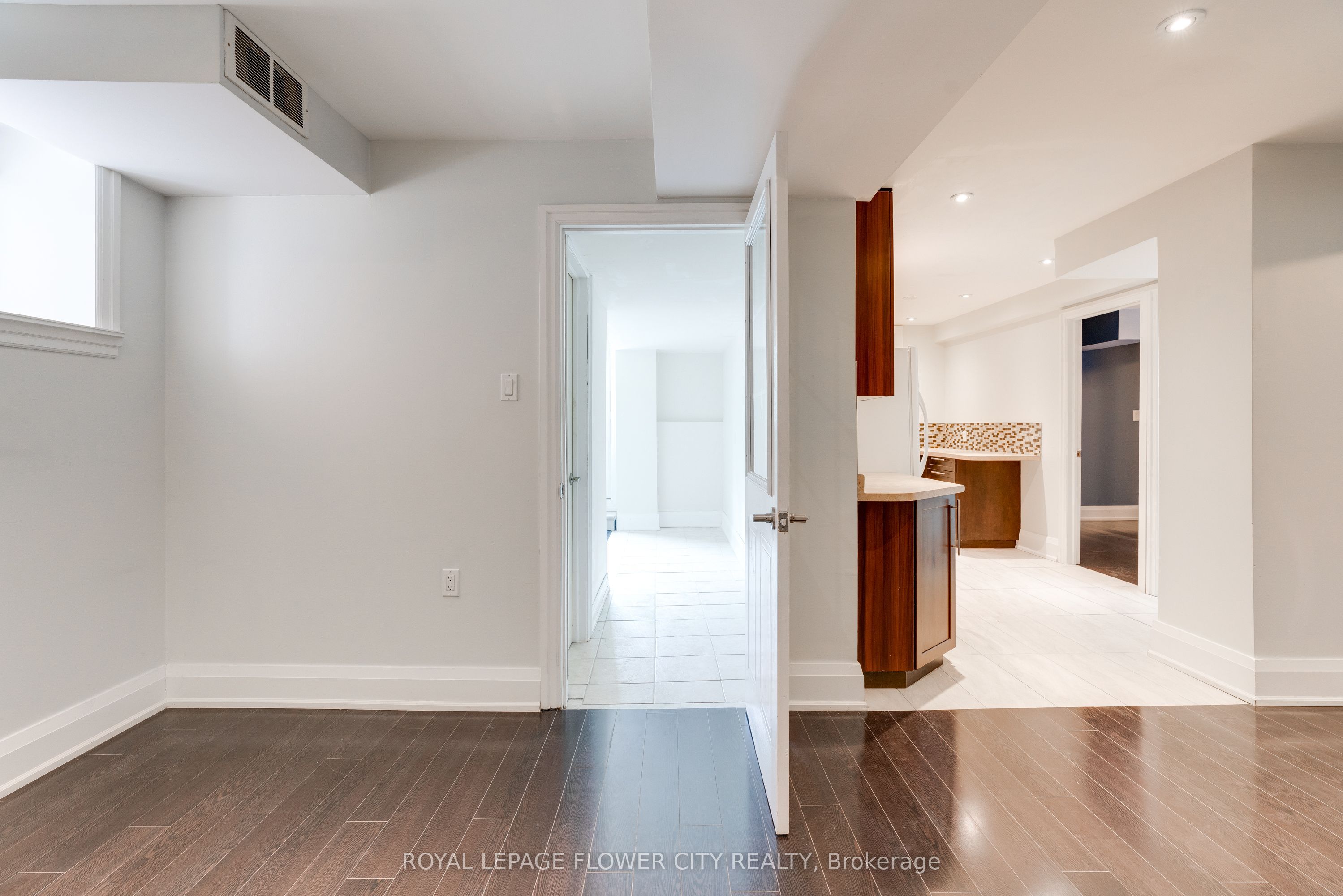 5674 Whitehorn Avenue E Property Photo 9