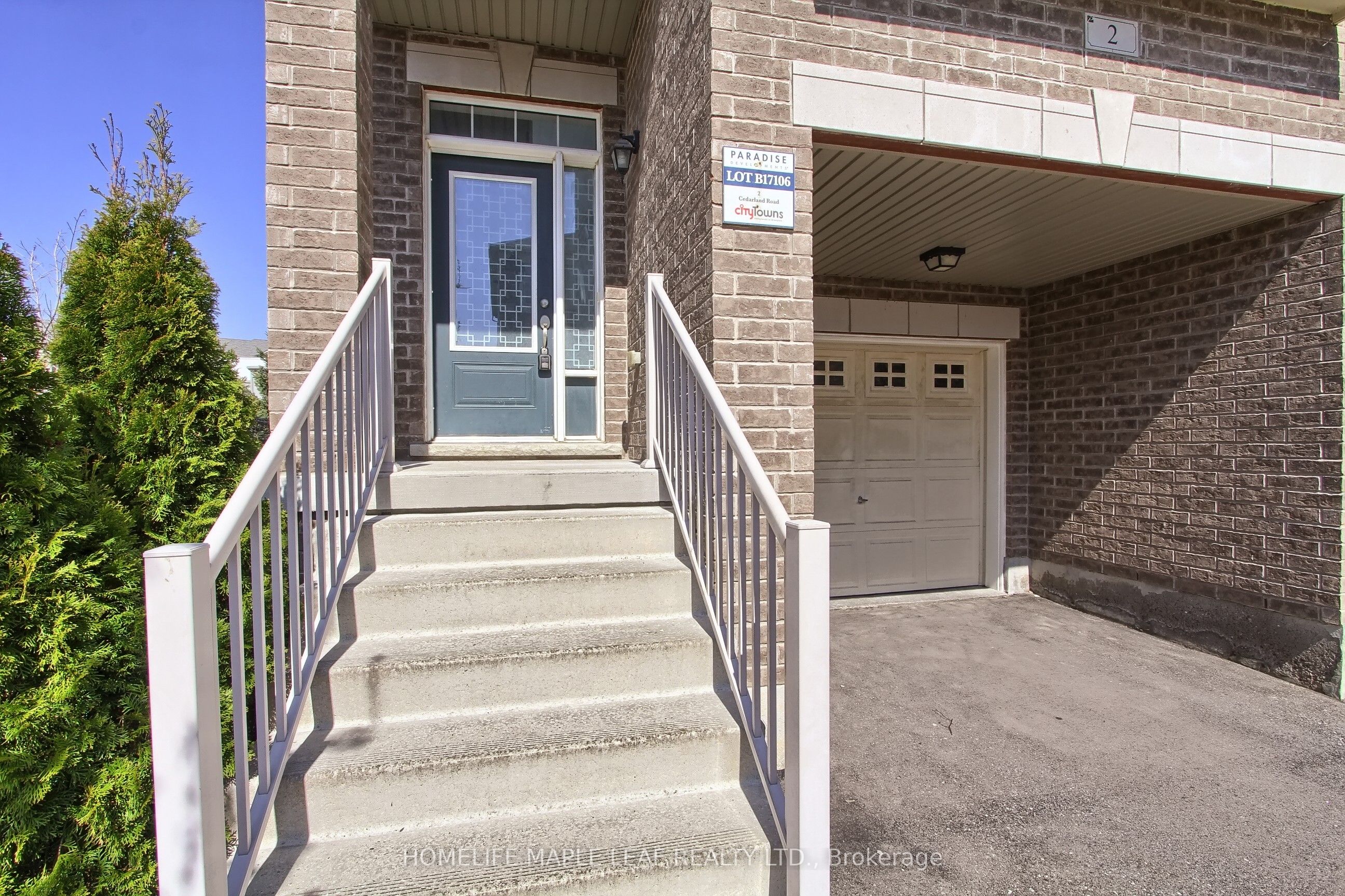 2 Cedarland Road E Property Photo 2
