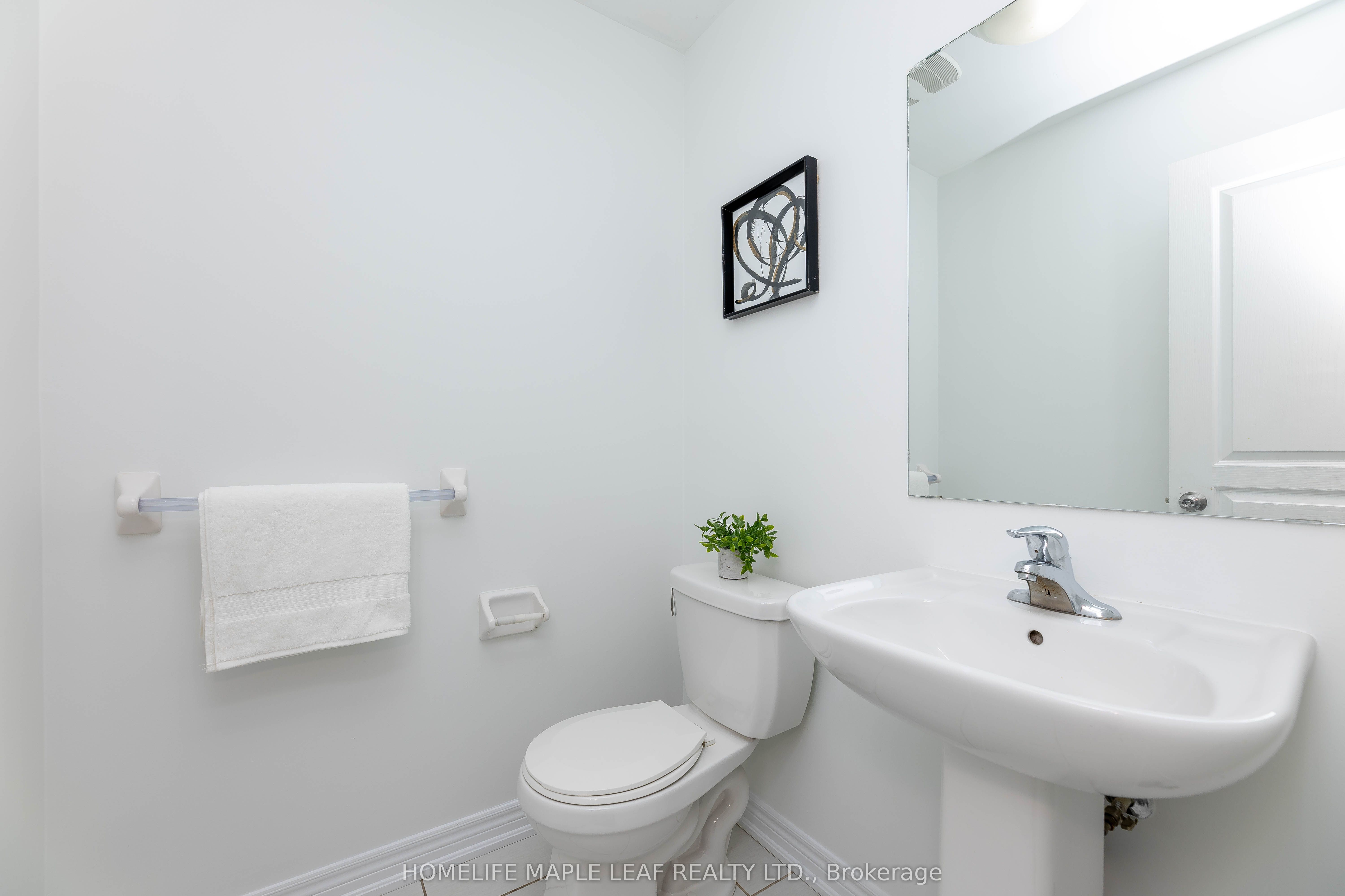2 Cedarland Road E Property Photo 12