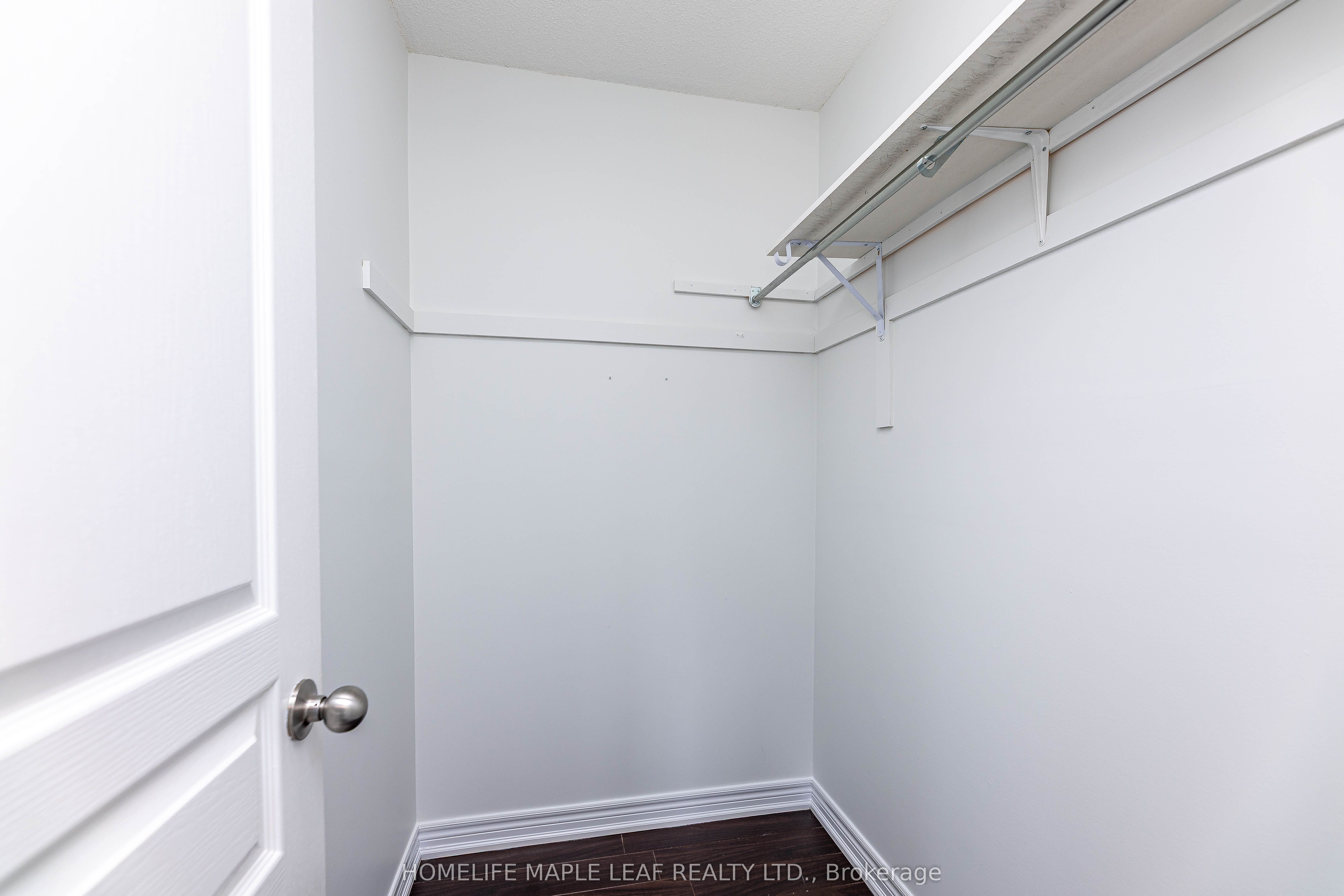 2 Cedarland Road E Property Photo 17
