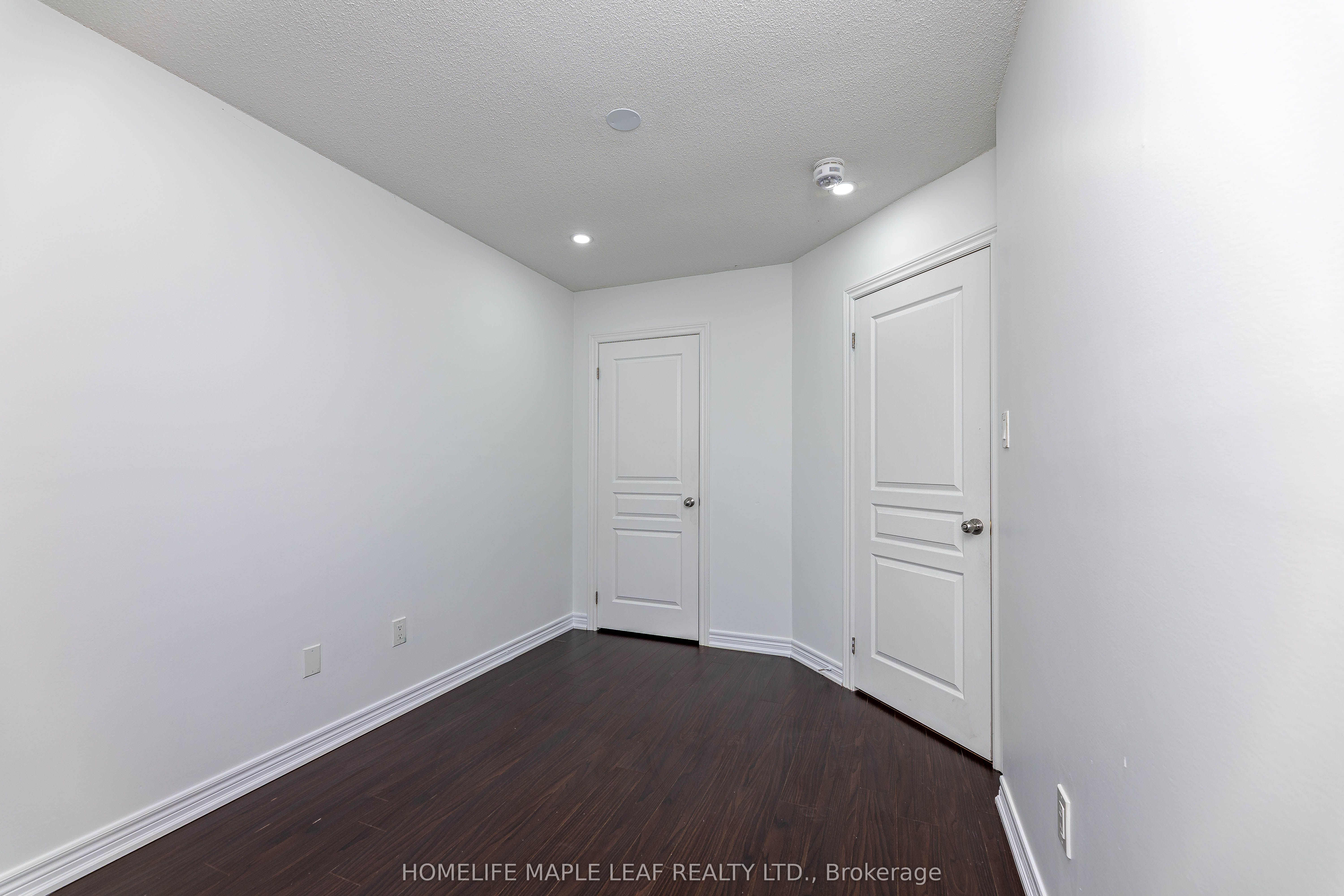 2 Cedarland Road E Property Photo 21